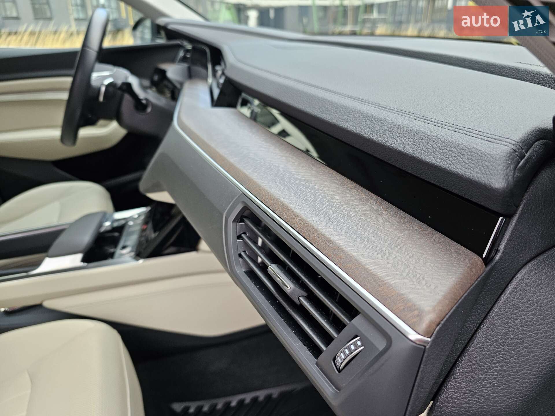 Audi e-tron 2021 VIN WA1LAAGE2NB011136 фото оголошення 20 з 37