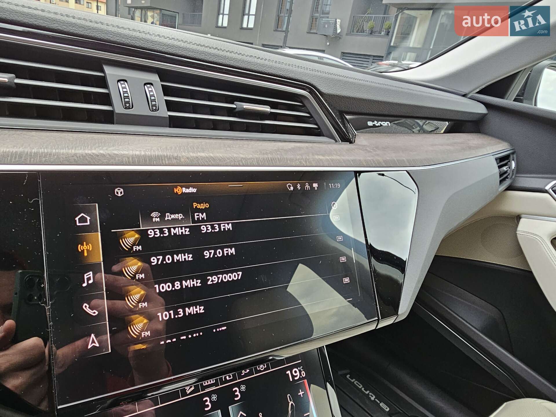 Audi e-tron 2021 VIN WA1LAAGE2NB011136 фото оголошення 30 з 37