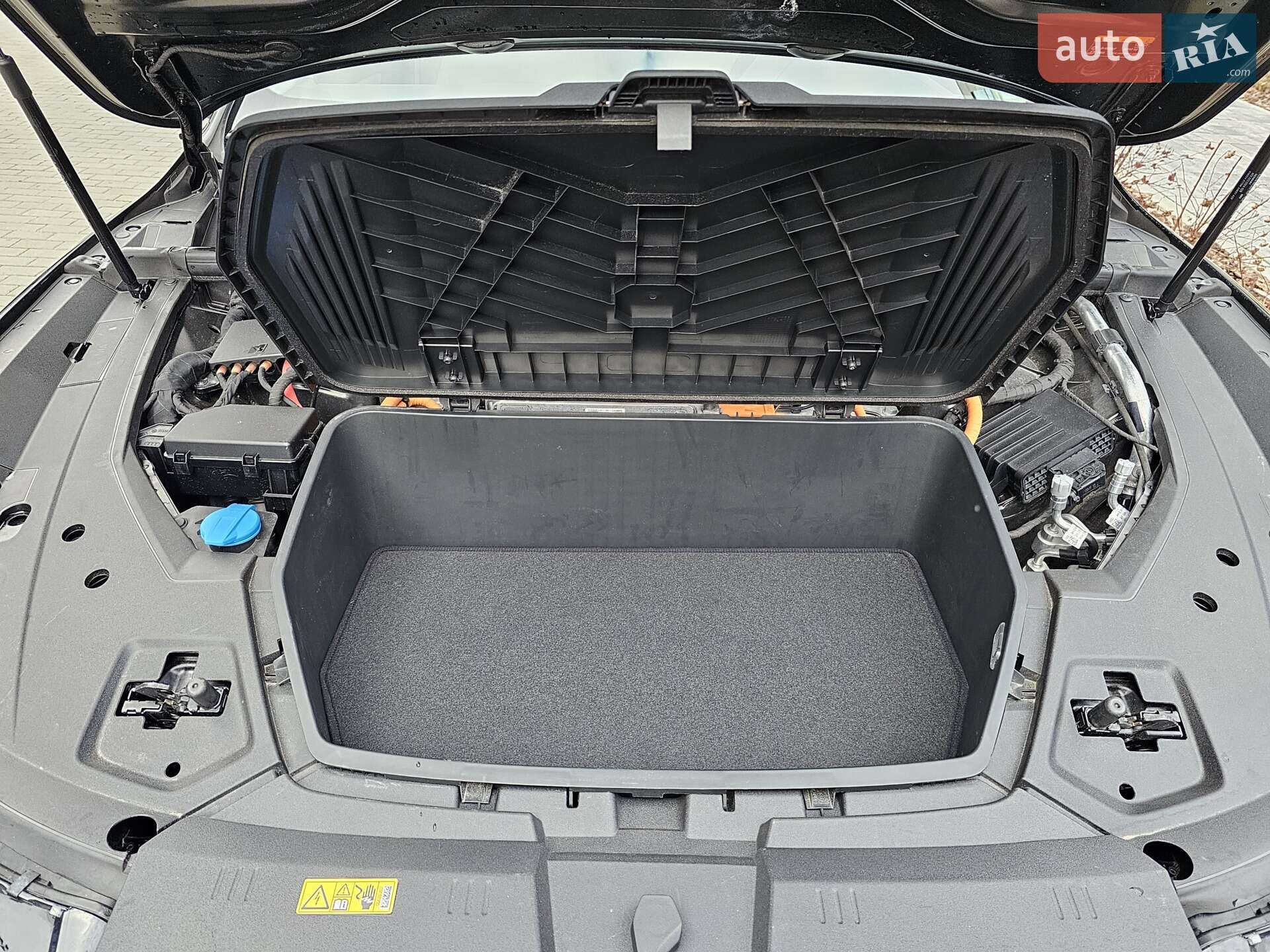 Audi e-tron 2021 VIN WA1LAAGE2NB011136 фото оголошення 35 з 37