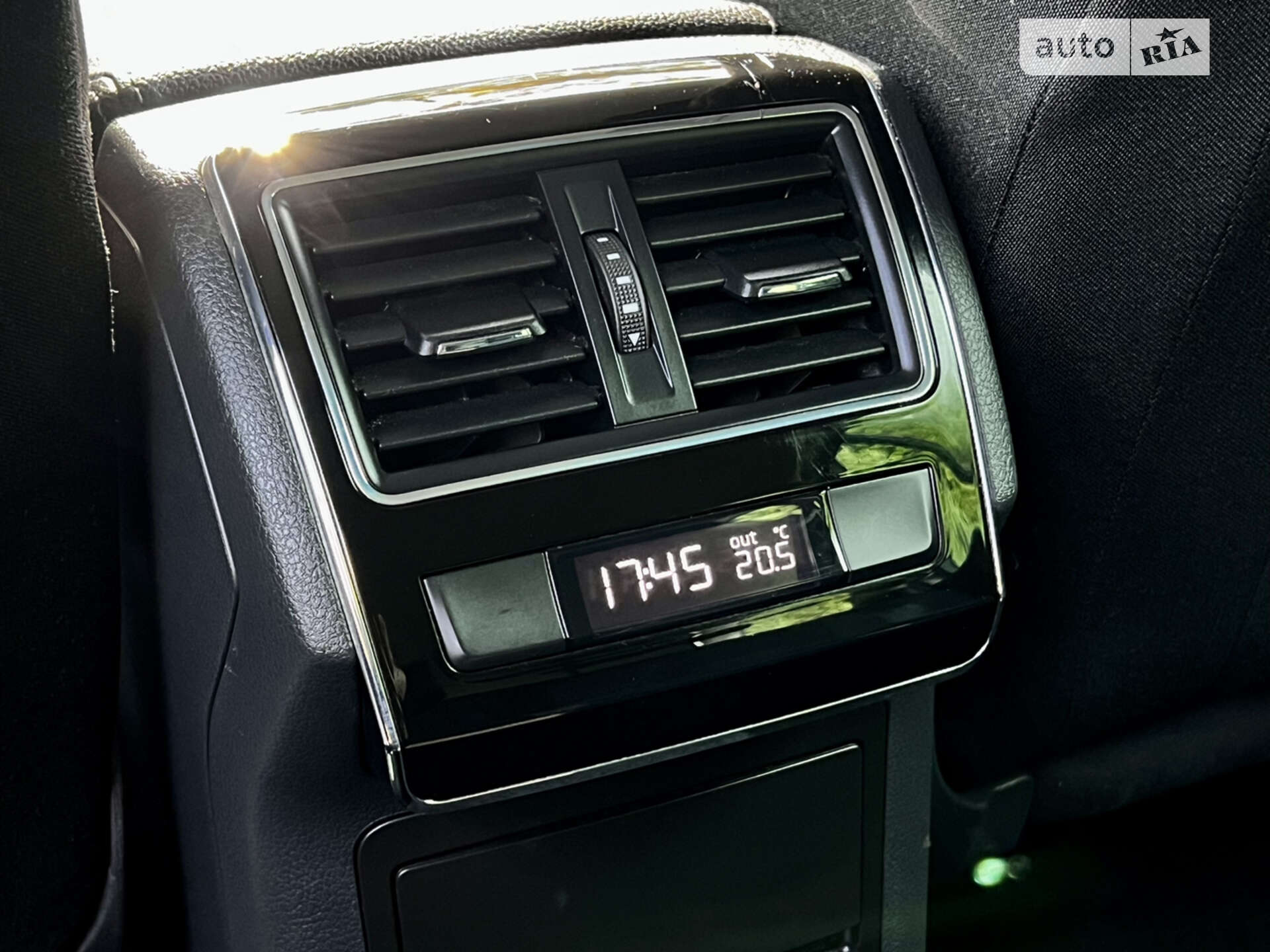 Skoda Superb 2017 VIN TMBJH7NP3J7505549 фото оголошення 18 з 33