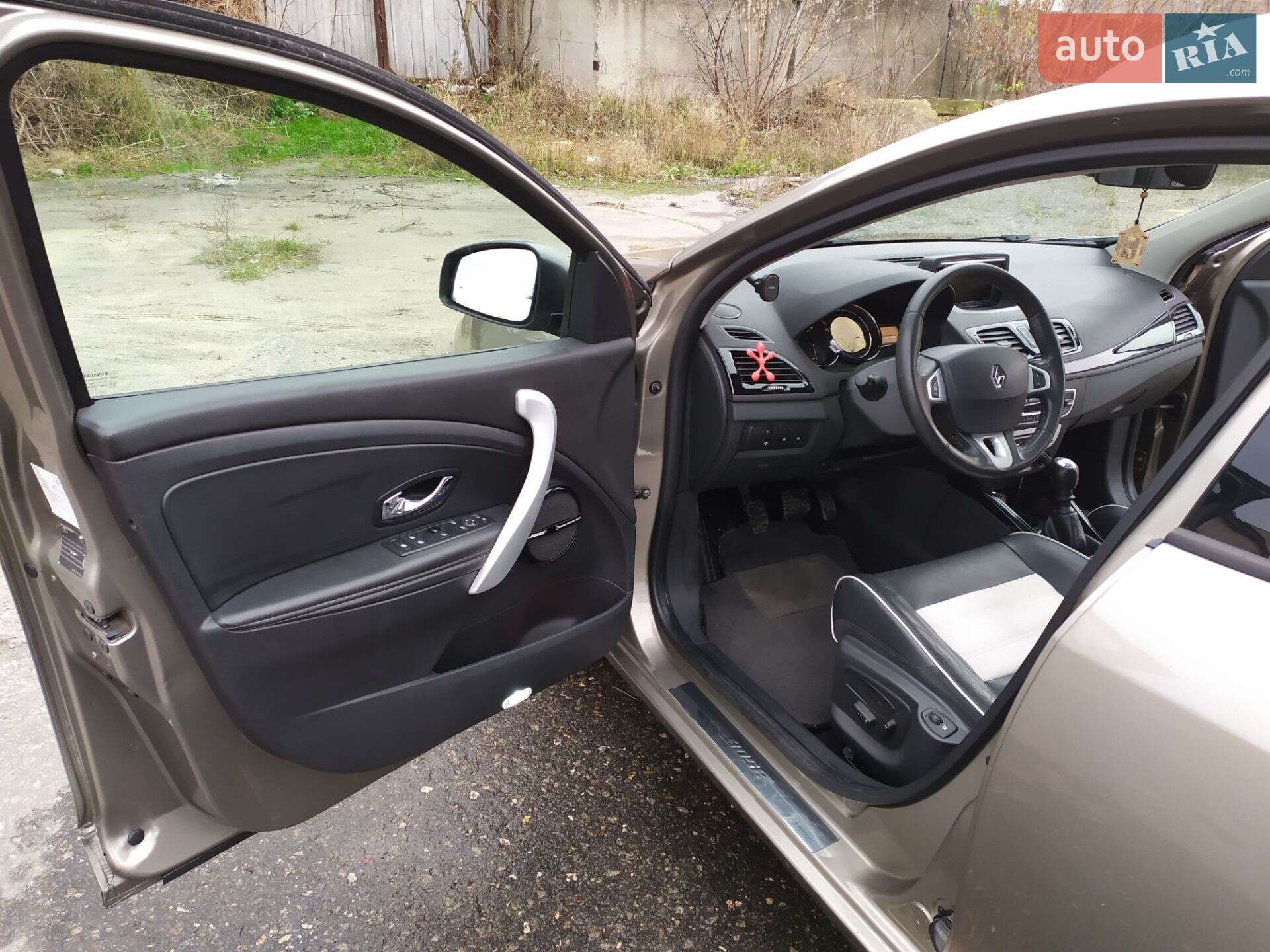 Renault Megane 2012 VIN VF1KZ140647321153 фото оголошення 8 з 26