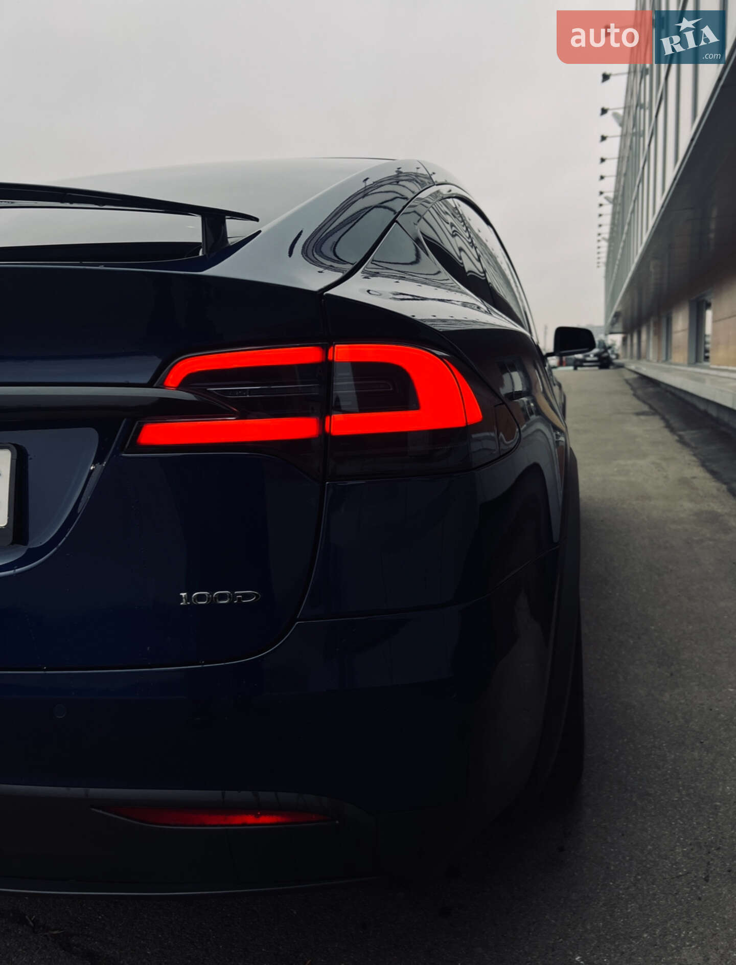 Tesla Model X 2018 VIN 5YJXCCE25JF096731 фото оголошення 3 з 11