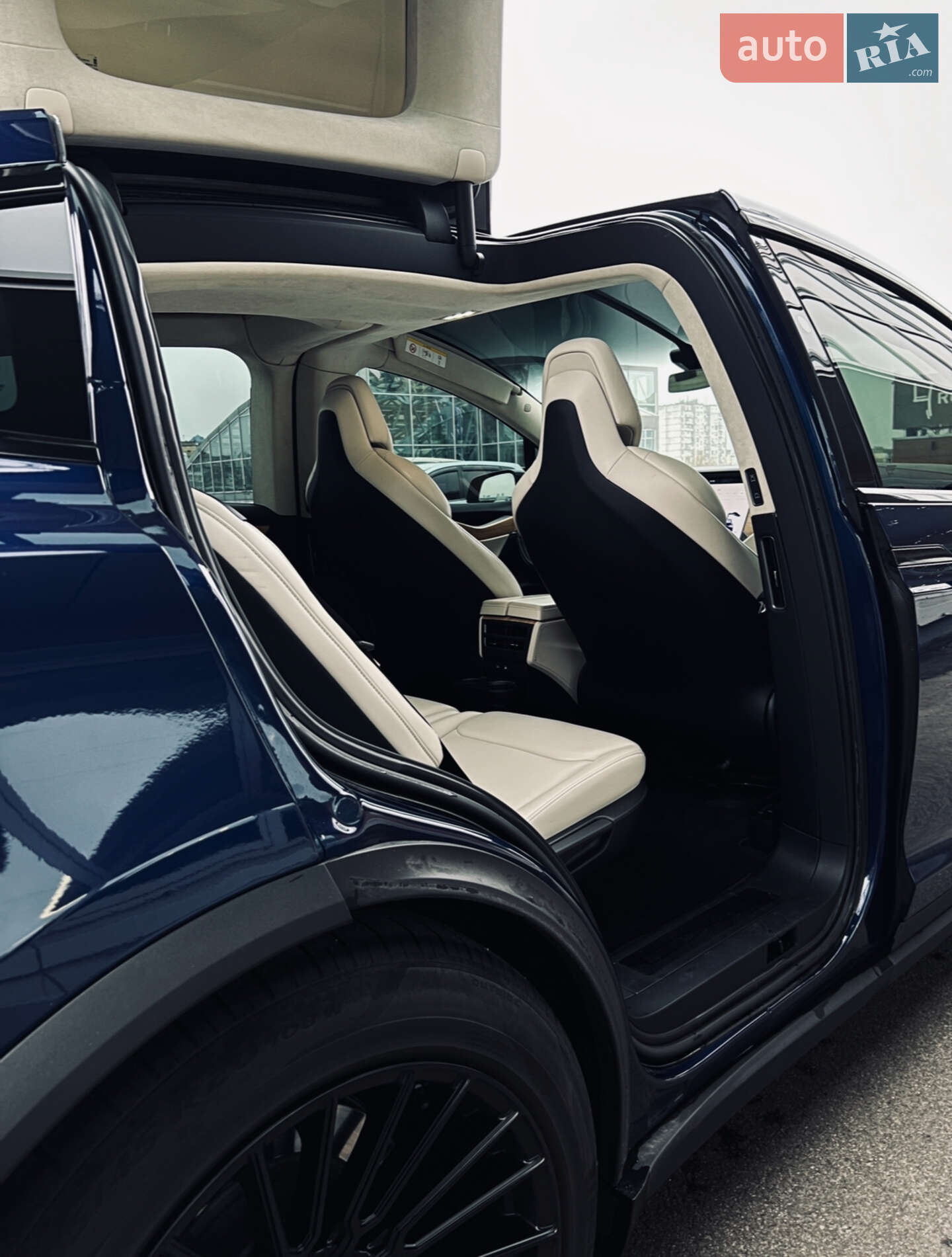 Tesla Model X 2018 VIN 5YJXCCE25JF096731 фото оголошення 5 з 11