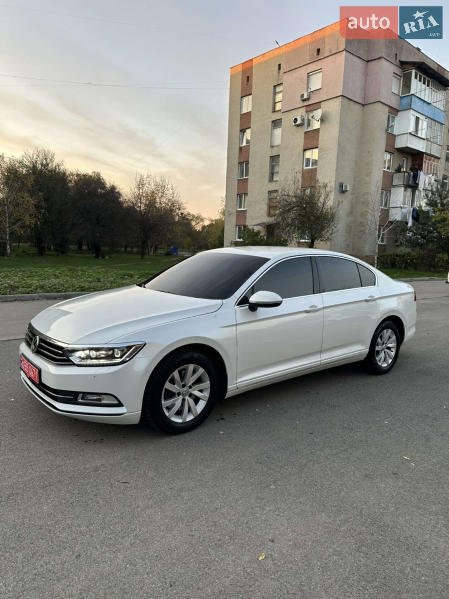 Volkswagen Passat 2018 VIN WVWZZZ3CZJE210136 фото оголошення 12 з 19