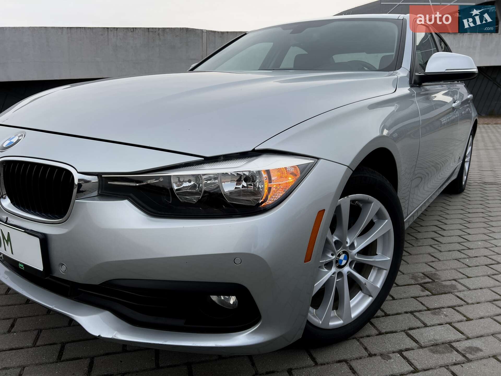 BMW 3 Series 2017 VIN WBA8E5G36HNU44402 фото оголошення 2 з 17