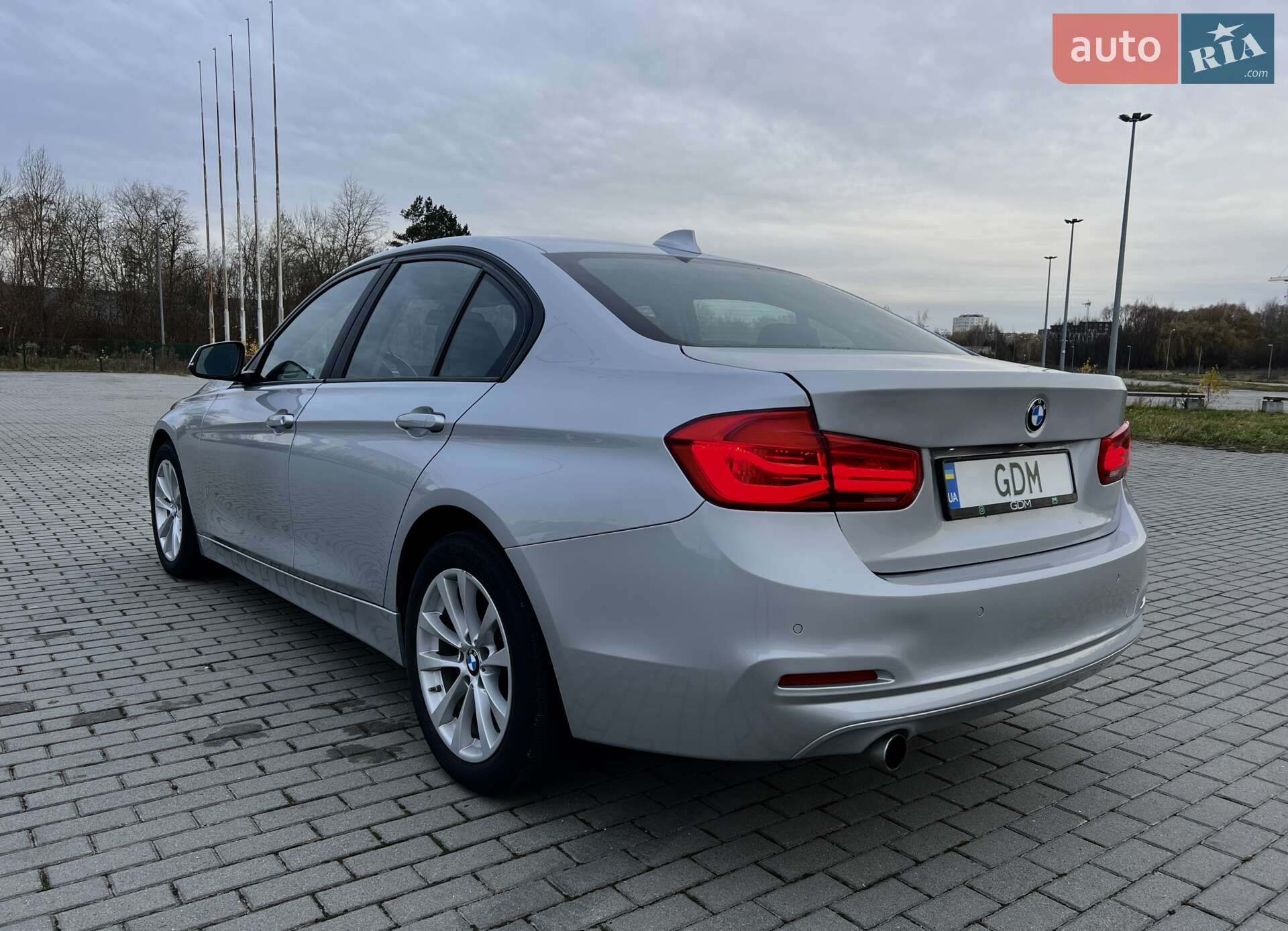 BMW 3 Series 2017 VIN WBA8E5G36HNU44402 фото оголошення 5 з 17