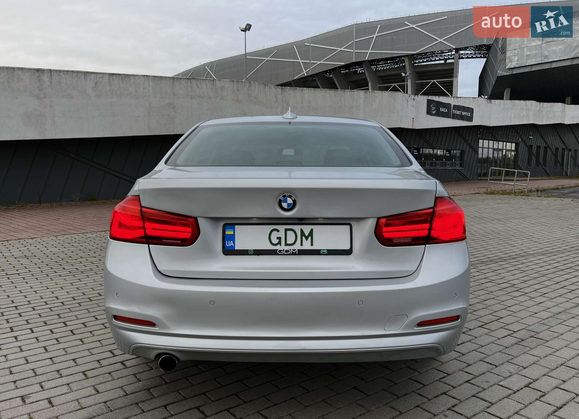 BMW 3 Series 2017 VIN WBA8E5G36HNU44402 фото оголошення 6 з 17