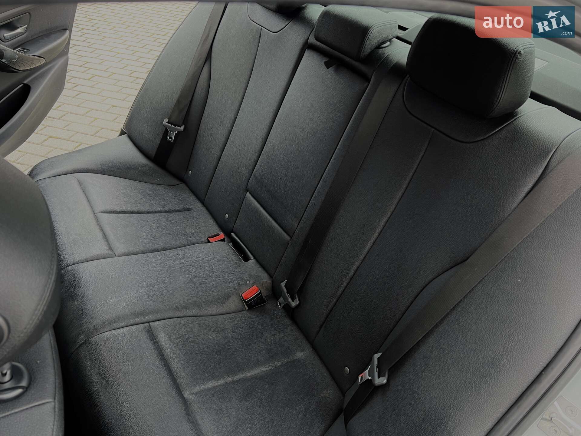 BMW 3 Series 2017 VIN WBA8E5G36HNU44402 фото оголошення 8 з 17