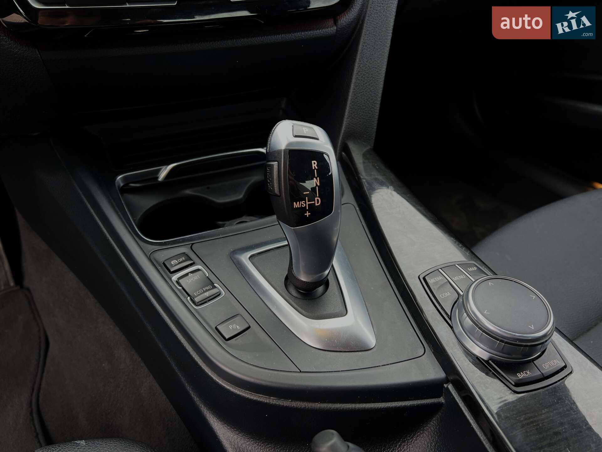 BMW 3 Series 2017 VIN WBA8E5G36HNU44402 фото оголошення 12 з 17