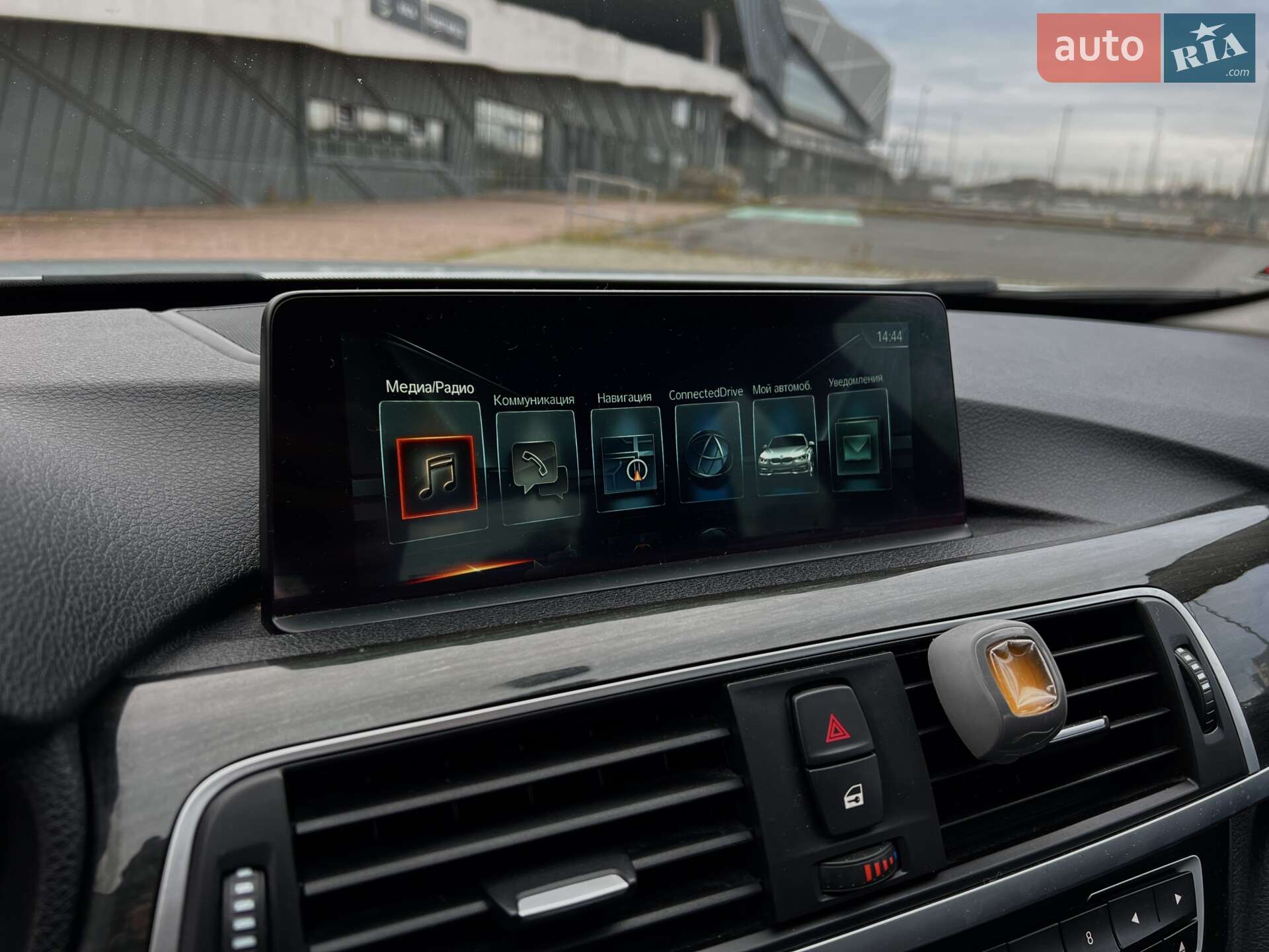 BMW 3 Series 2017 VIN WBA8E5G36HNU44402 фото оголошення 13 з 17