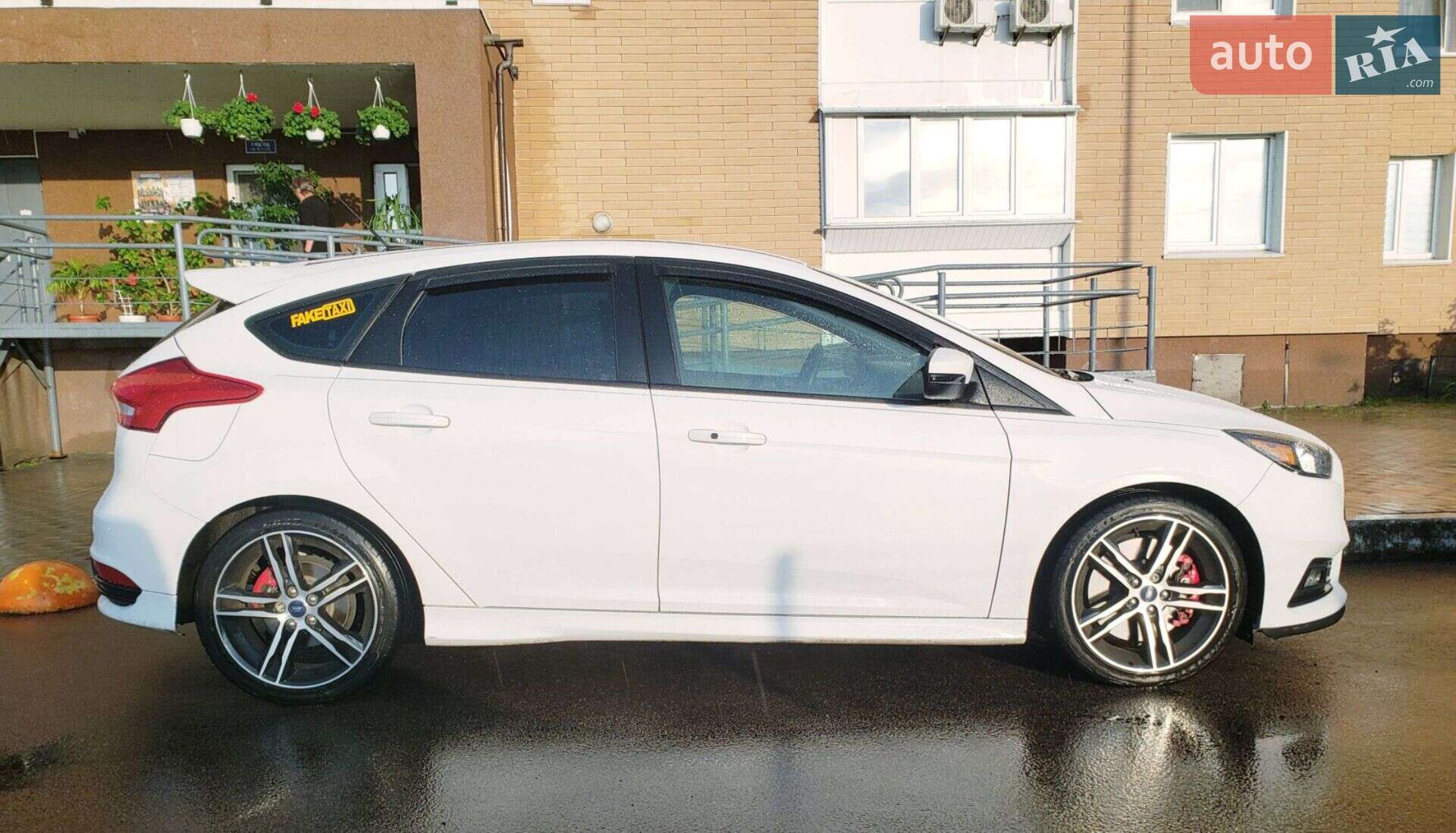 Ford Focus 2017 VIN 1FADP3L96HL275235 фото оголошення 2 з 15