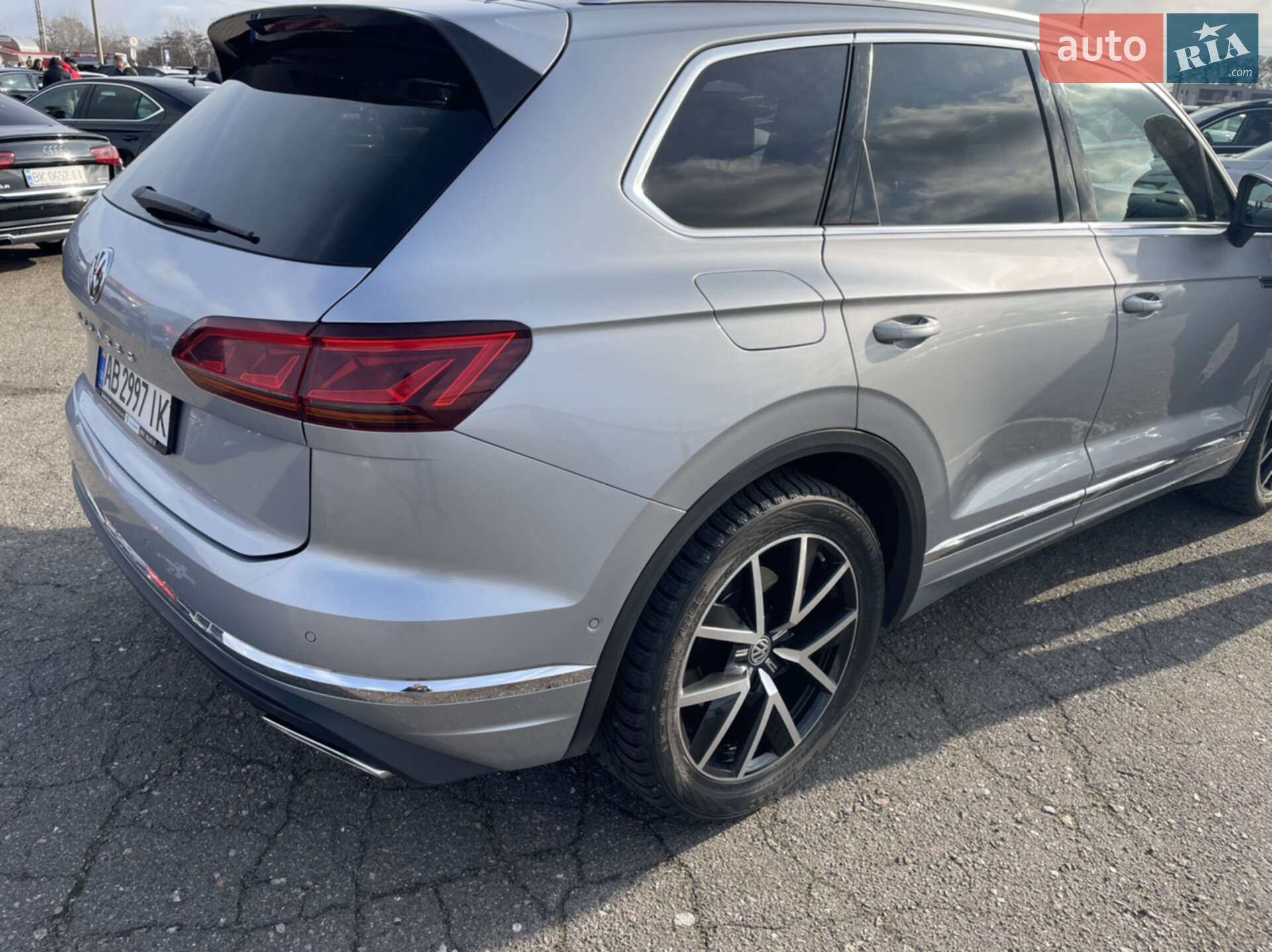 Volkswagen Touareg 2019 VIN WVGZZZCRZKD046810 фото оголошення 3 з 16