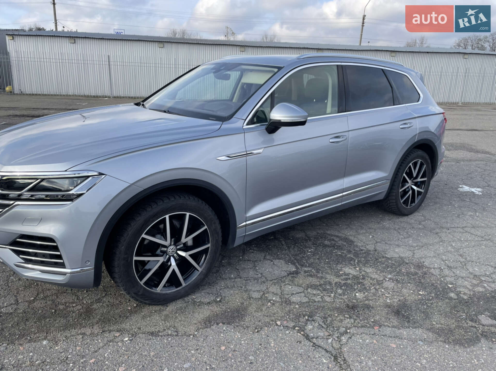 Volkswagen Touareg 2019 VIN WVGZZZCRZKD046810 фото оголошення 2 з 16
