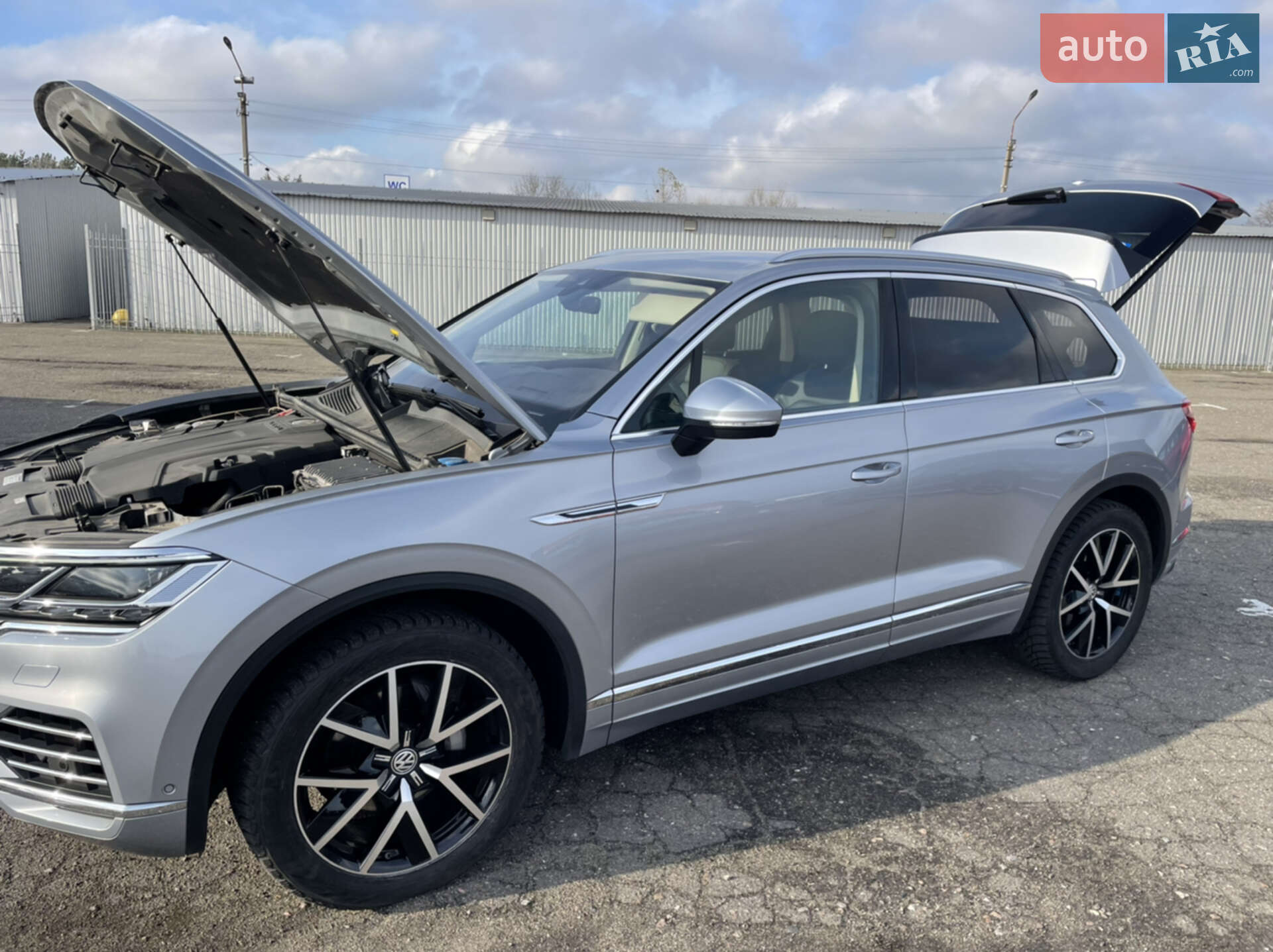 Volkswagen Touareg 2019 VIN WVGZZZCRZKD046810 фото оголошення 4 з 16
