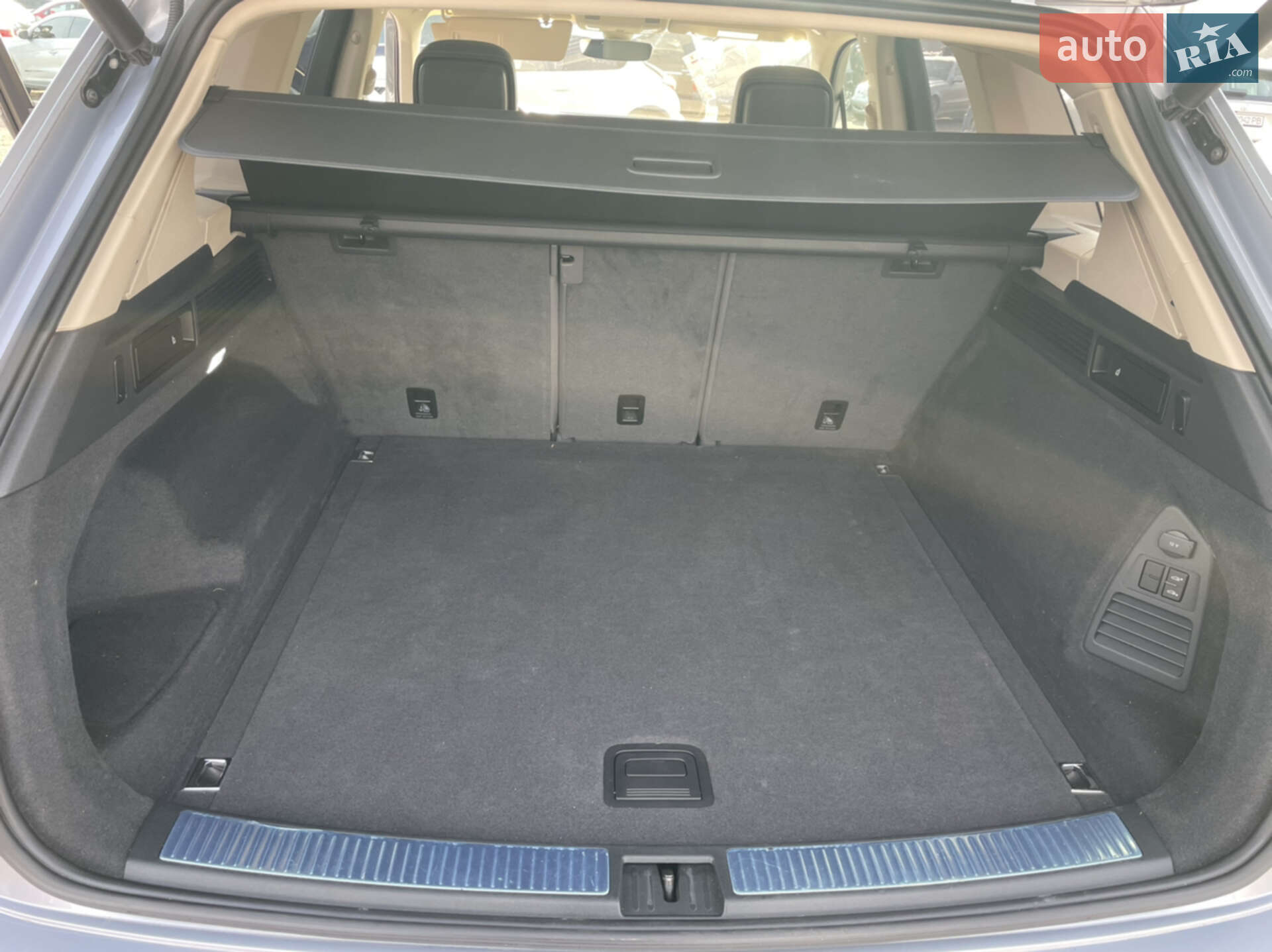 Volkswagen Touareg 2019 VIN WVGZZZCRZKD046810 фото оголошення 10 з 16