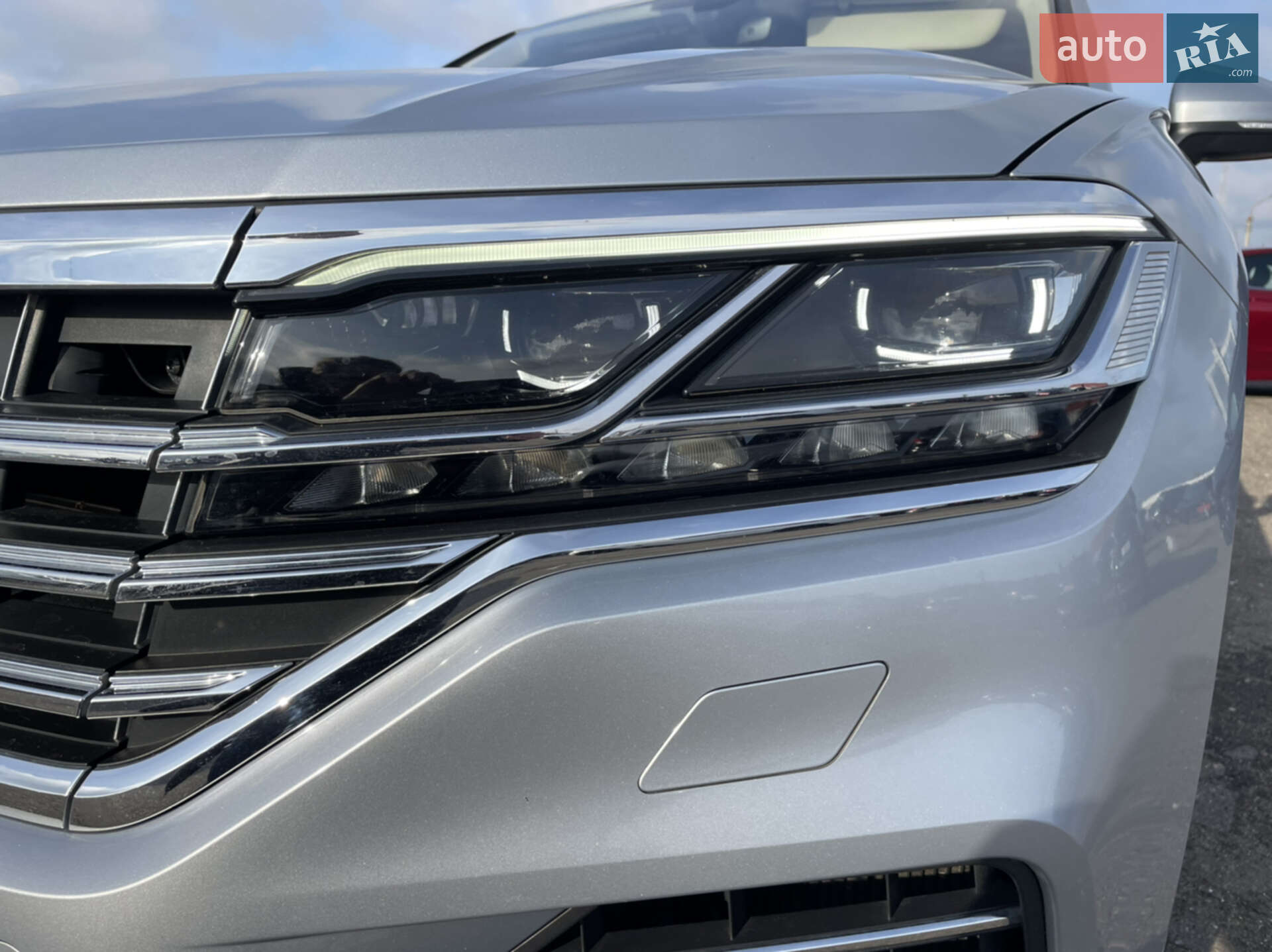 Volkswagen Touareg 2019 VIN WVGZZZCRZKD046810 фото оголошення 8 з 16