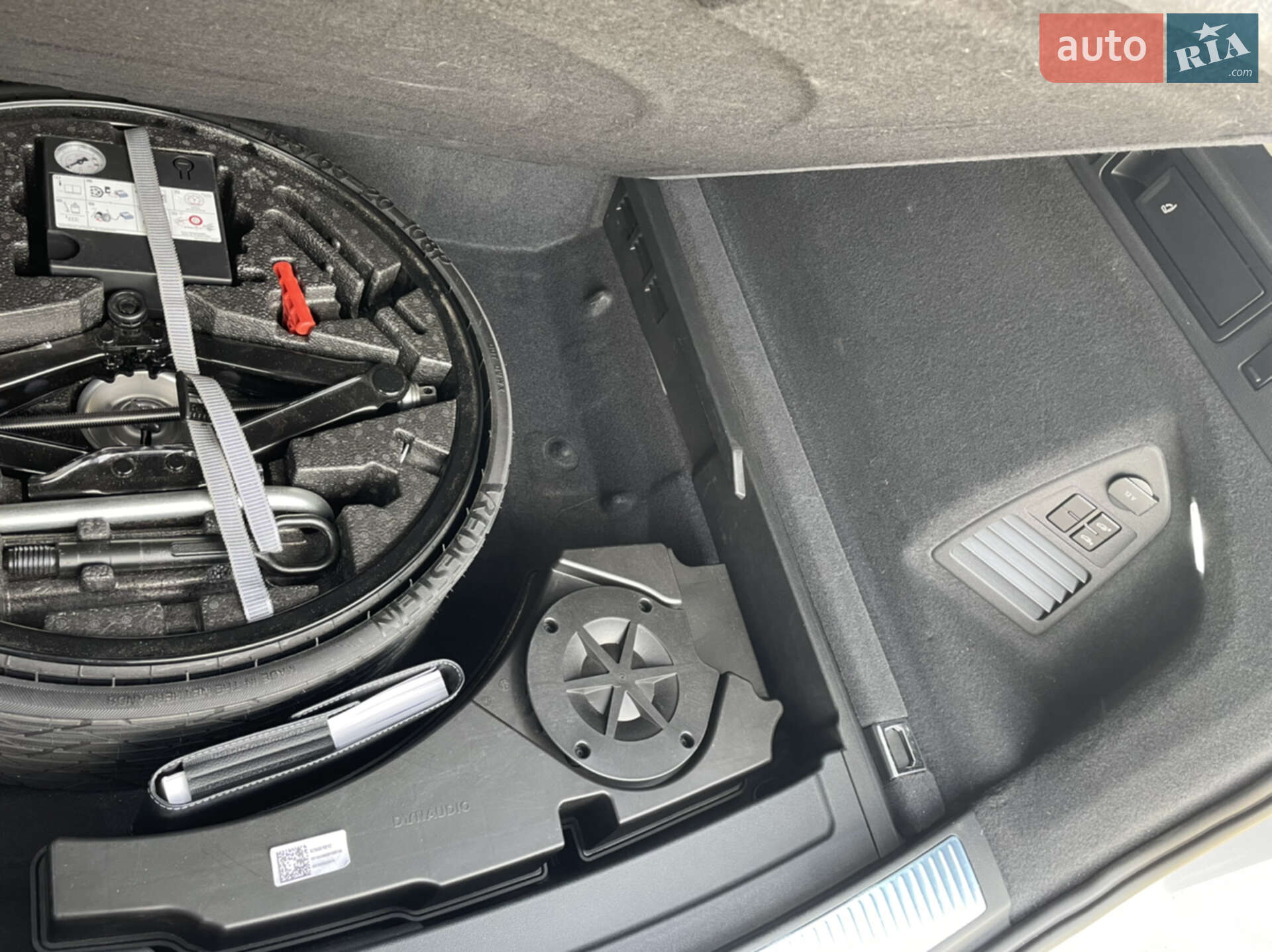 Volkswagen Touareg 2019 VIN WVGZZZCRZKD046810 фото оголошення 9 з 16