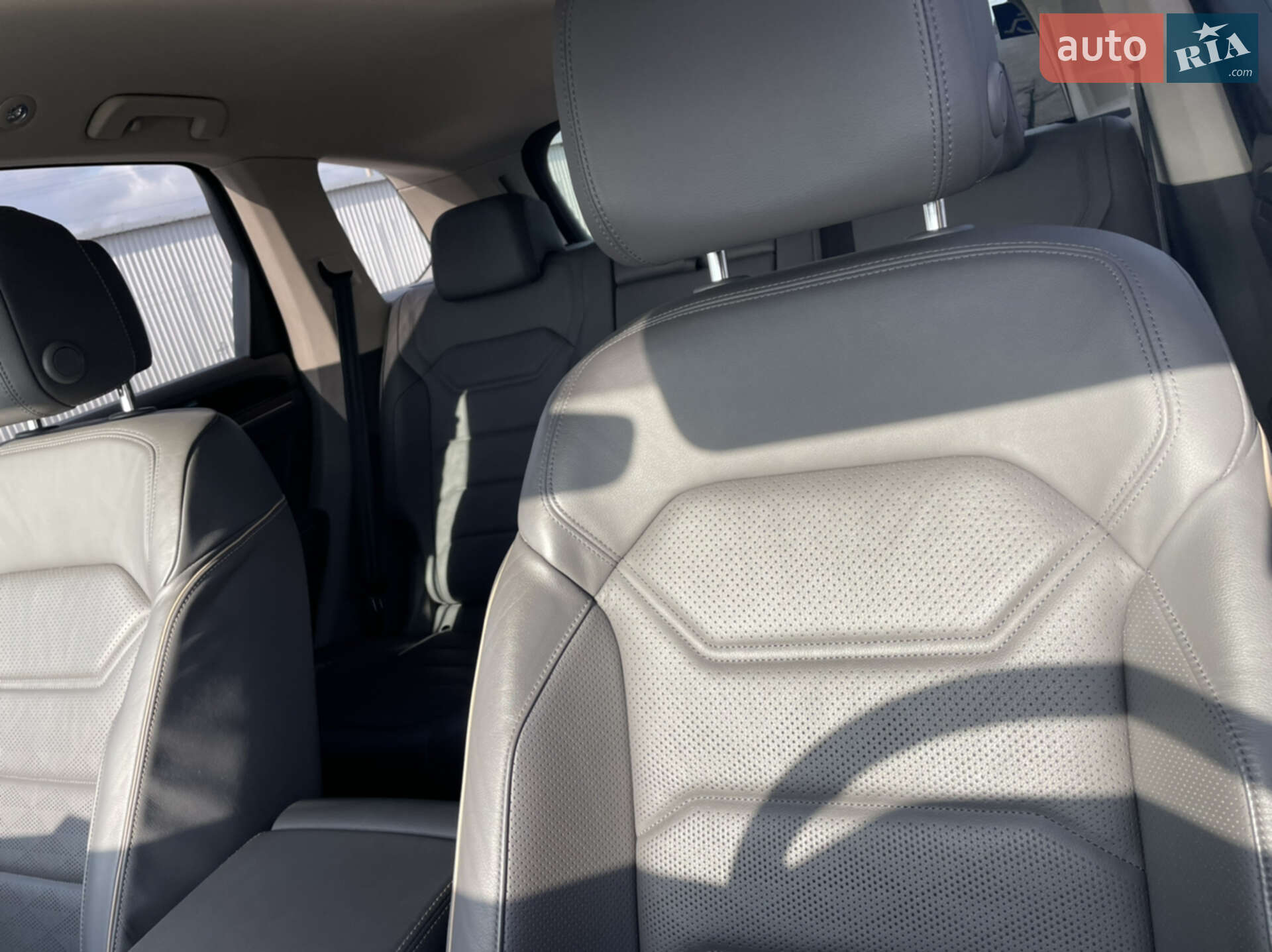 Volkswagen Touareg 2019 VIN WVGZZZCRZKD046810 фото оголошення 12 з 16