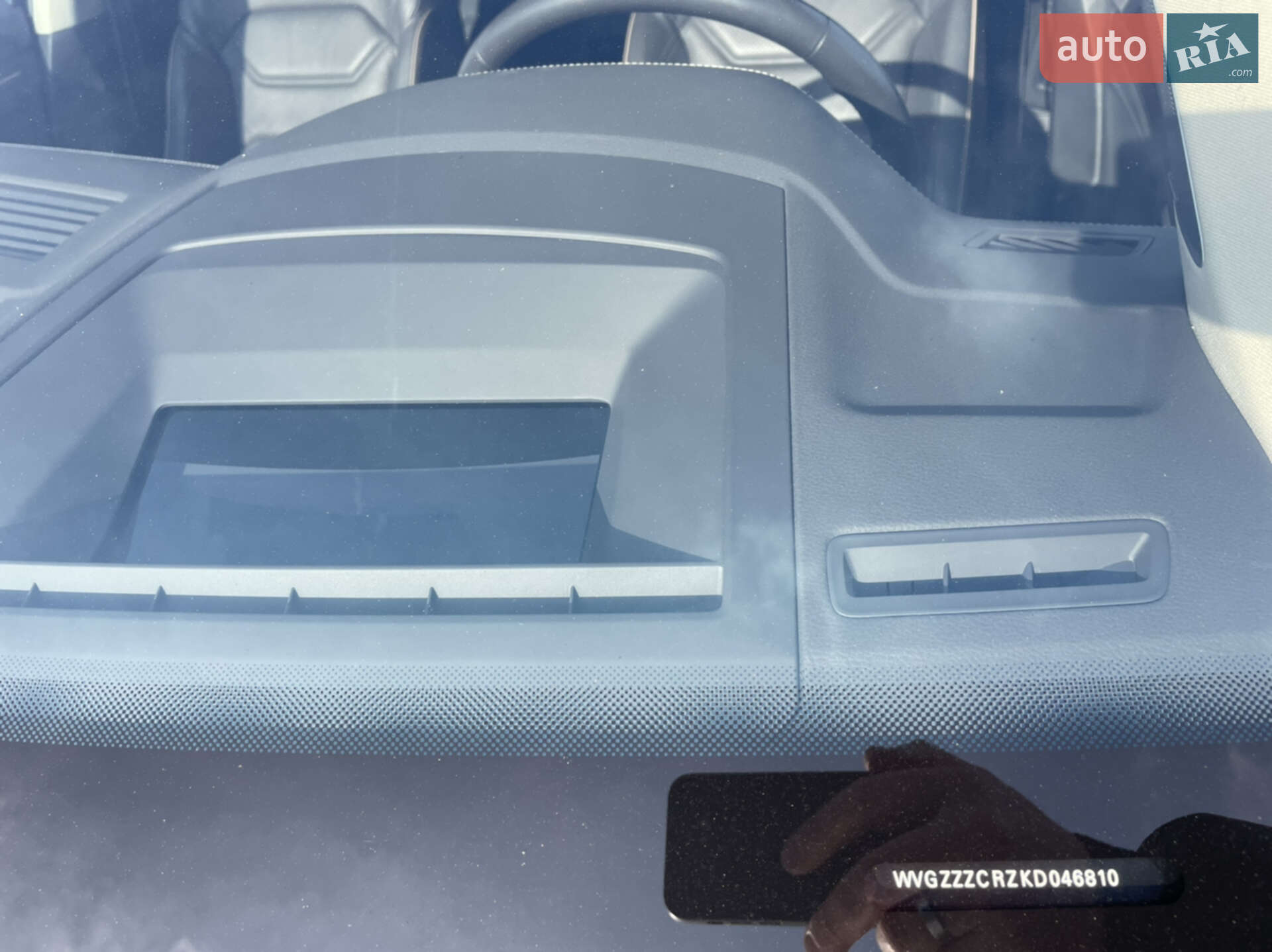 Volkswagen Touareg 2019 VIN WVGZZZCRZKD046810 фото оголошення 16 з 16