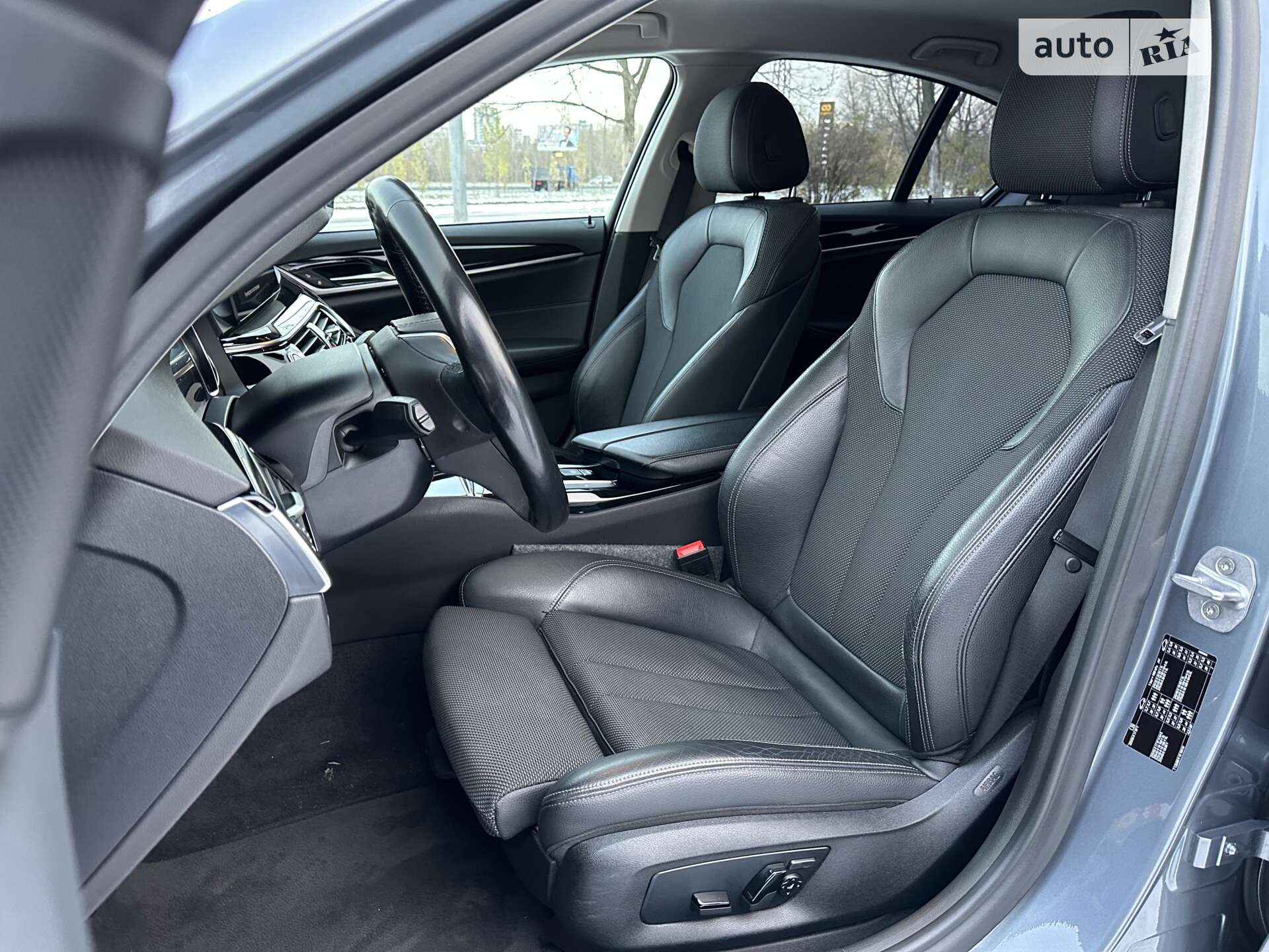 BMW 5 Series 2017 VIN WBAJE31050B169776 фото оголошення 13 з 27