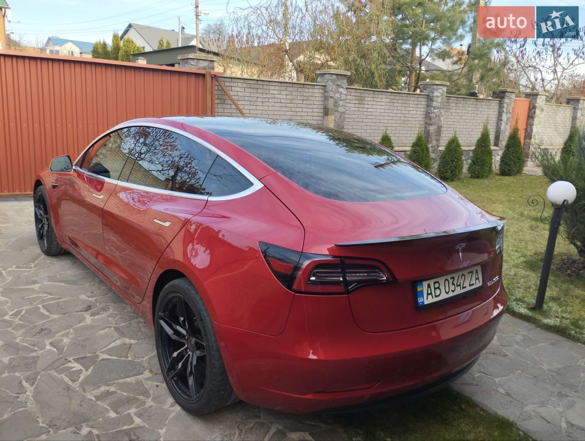 TESLA Tesla Model 3 2018 VIN 5YJ3E1EB9JF083624 фото оголошення 3 з 32
