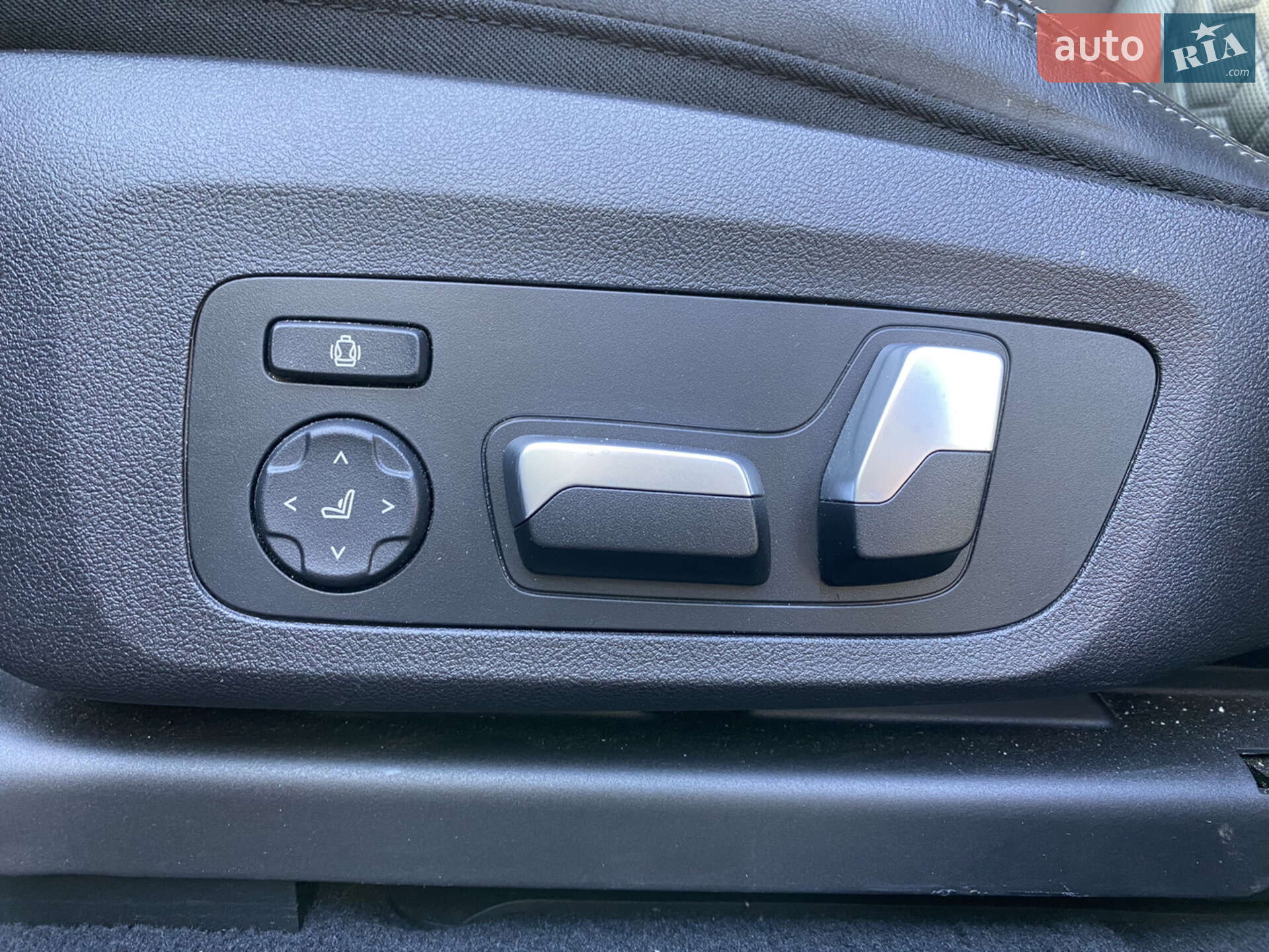 BMW X4 M 2020 VIN 5YMUJ0C05L9C17242 фото оголошення 31 з 50
