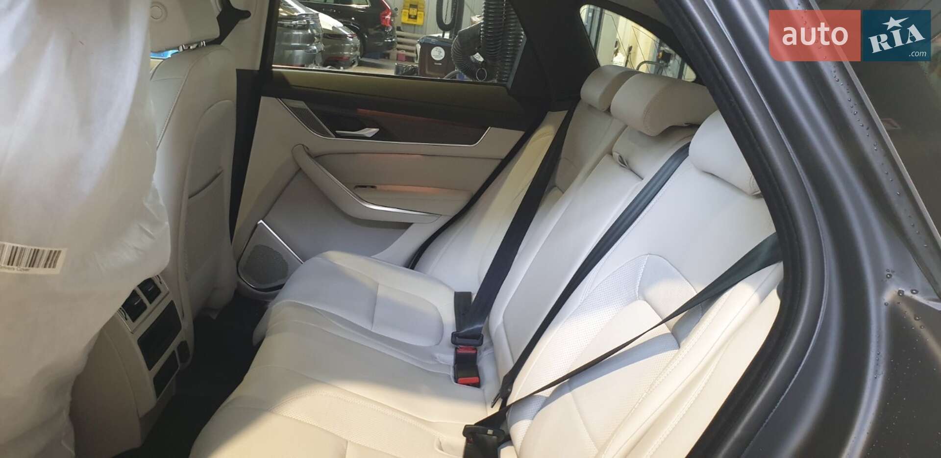 Jaguar F-Pace 2023 VIN SADCA2BW0PA718082 фото оголошення 8 з 18