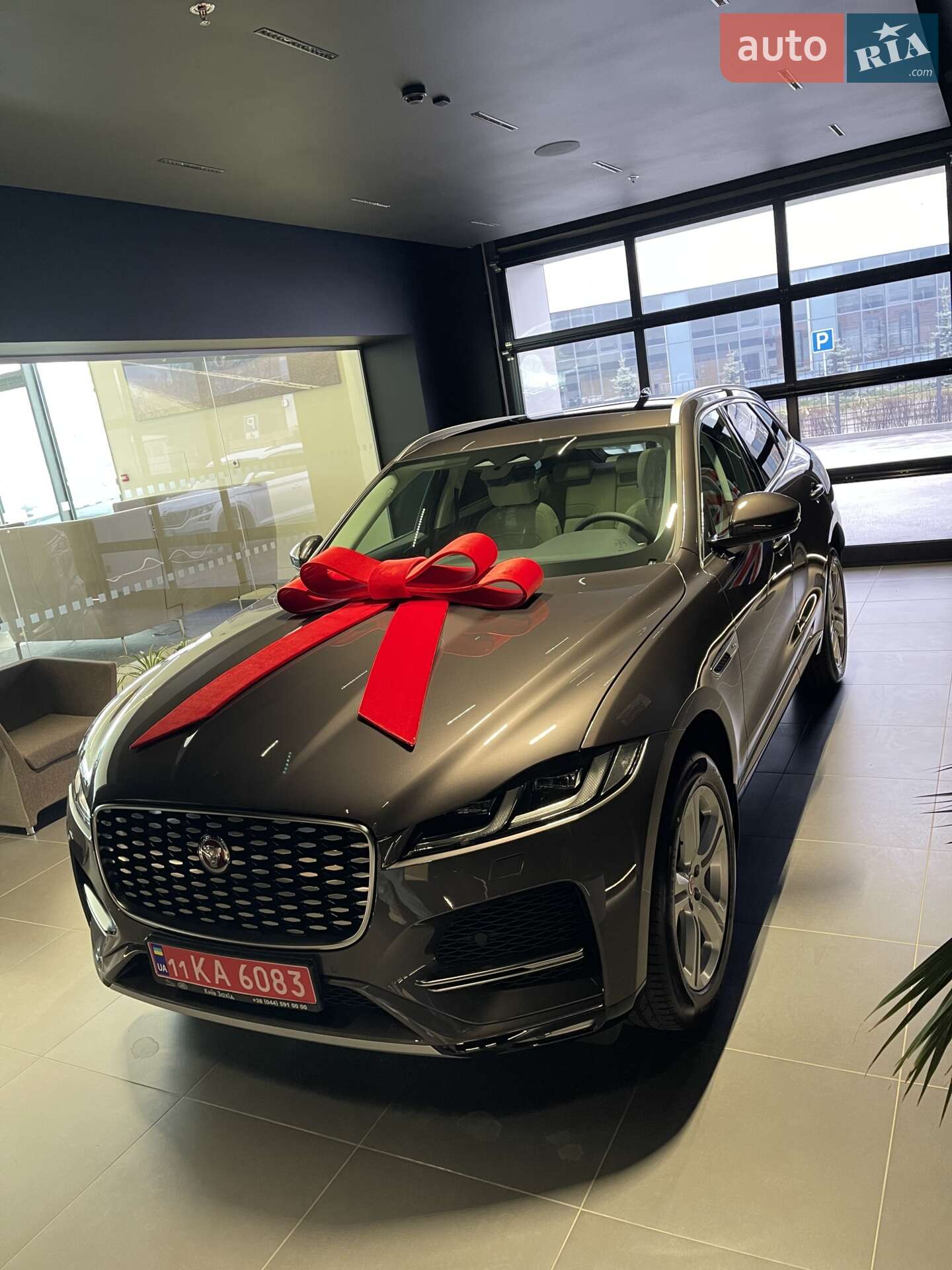 Jaguar F-Pace 2023 VIN SADCA2BW0PA718082 фото оголошення 14 з 18