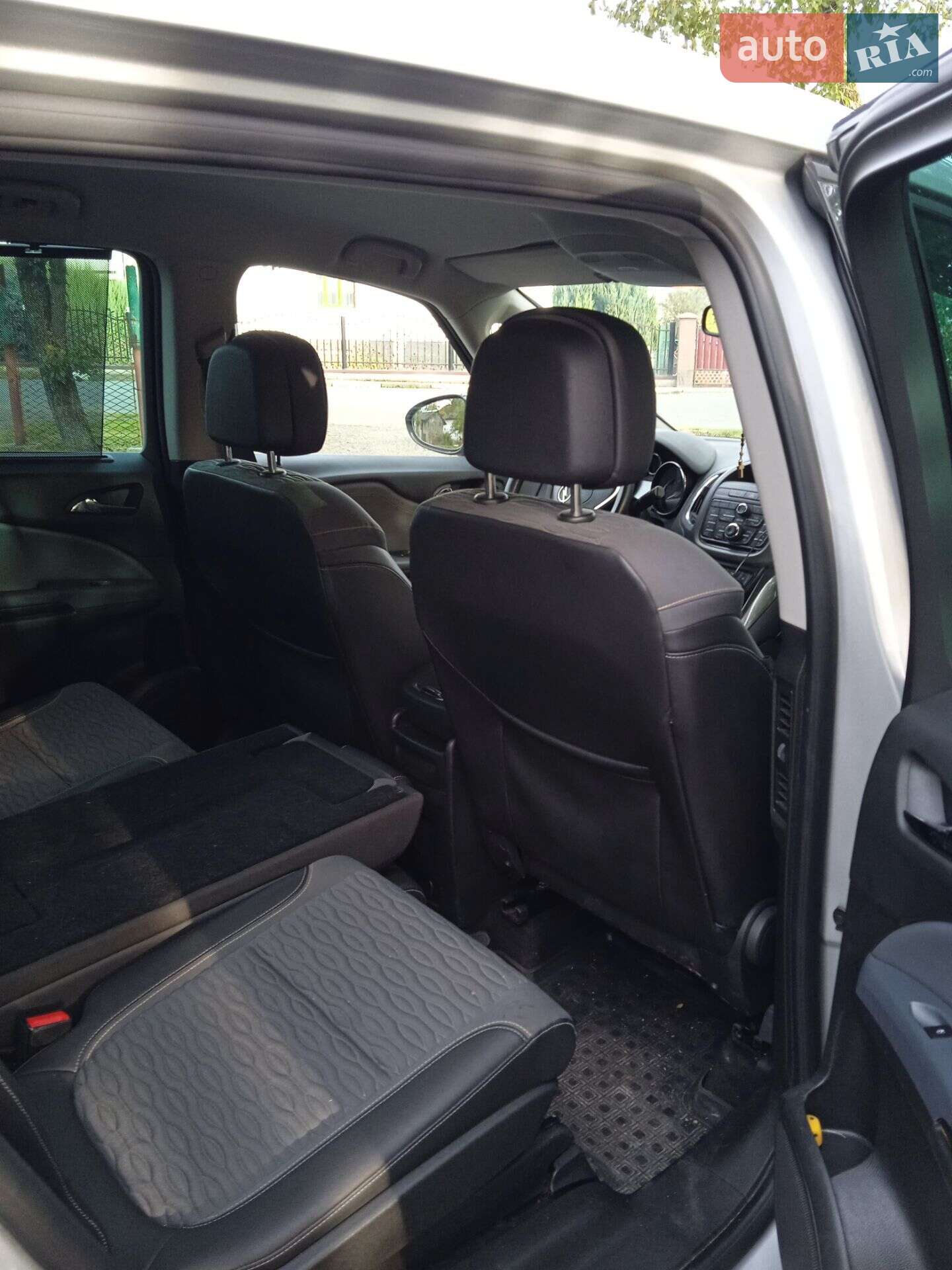 Opel Zafira Tourer 2013 VIN W0LPE9EM8E2013718 фото оголошення 2 з 9