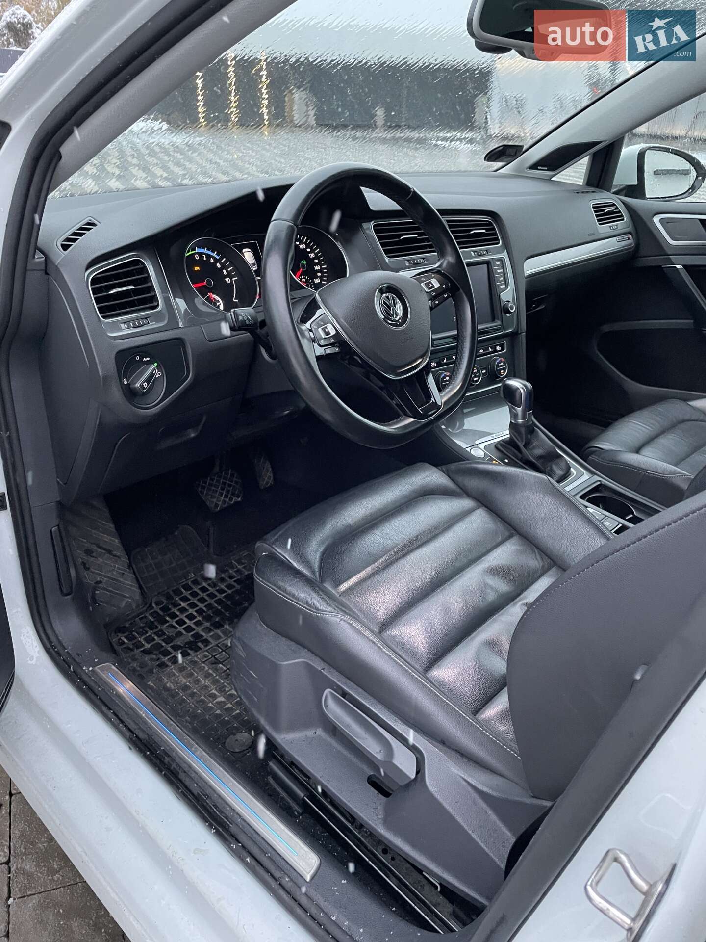 Volkswagen e-Golf 2014 VIN WVWZZZAUZFW903368 фото оголошення 15 з 27