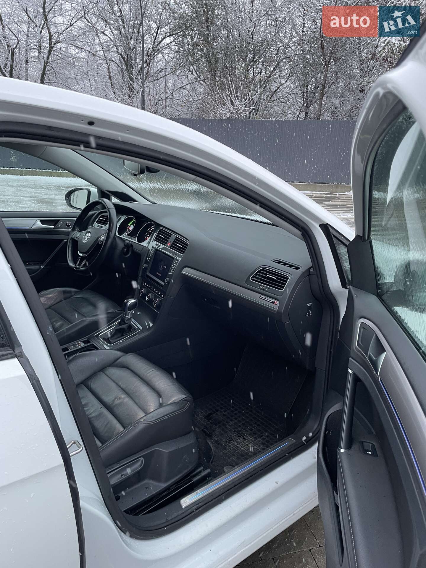 Volkswagen e-Golf 2014 VIN WVWZZZAUZFW903368 фото оголошення 16 з 27