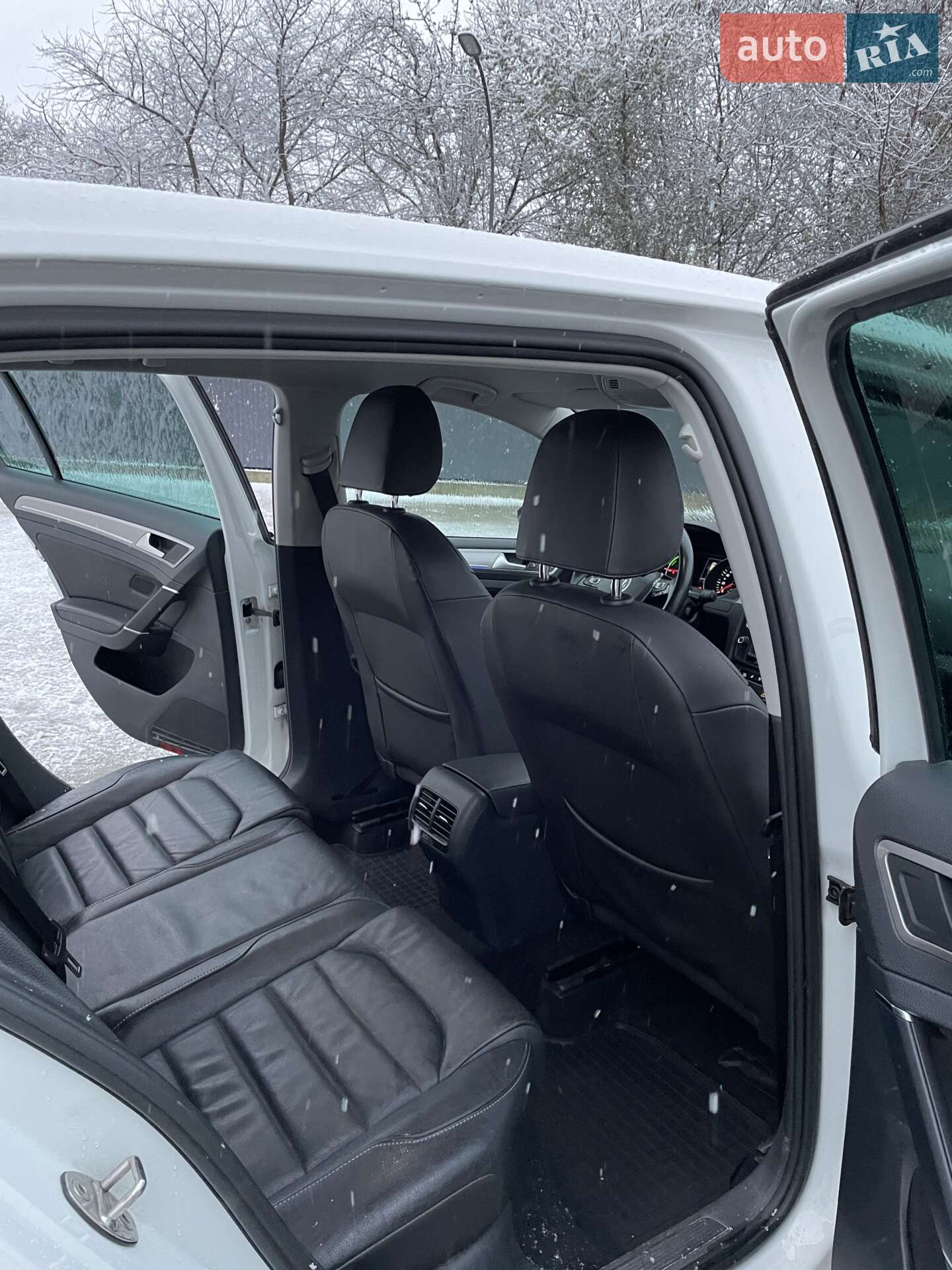 Volkswagen e-Golf 2014 VIN WVWZZZAUZFW903368 фото оголошення 19 з 27