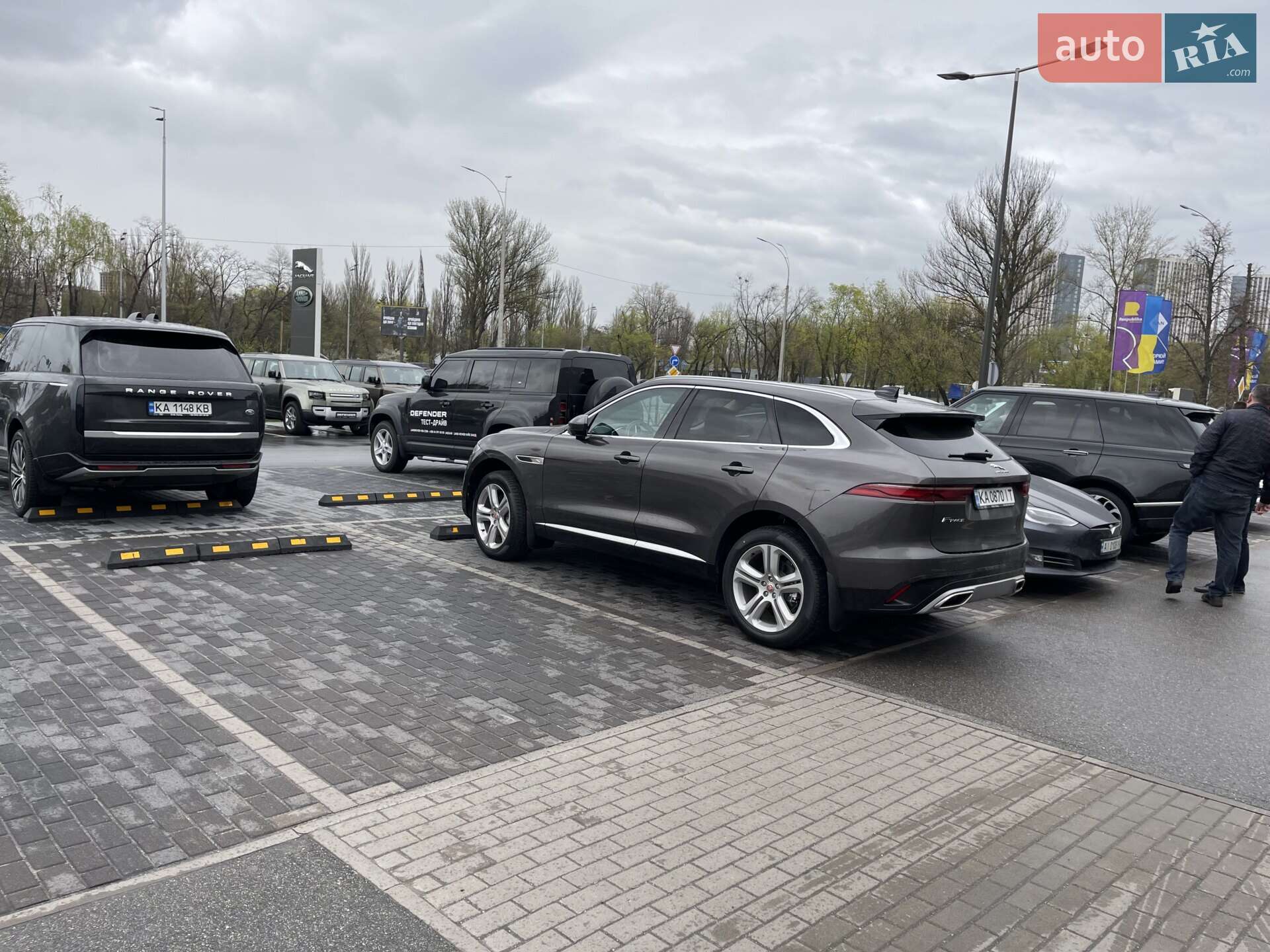 Jaguar F-Pace 2023 VIN SADCA2BW0PA718082 фото оголошення 2 з 24
