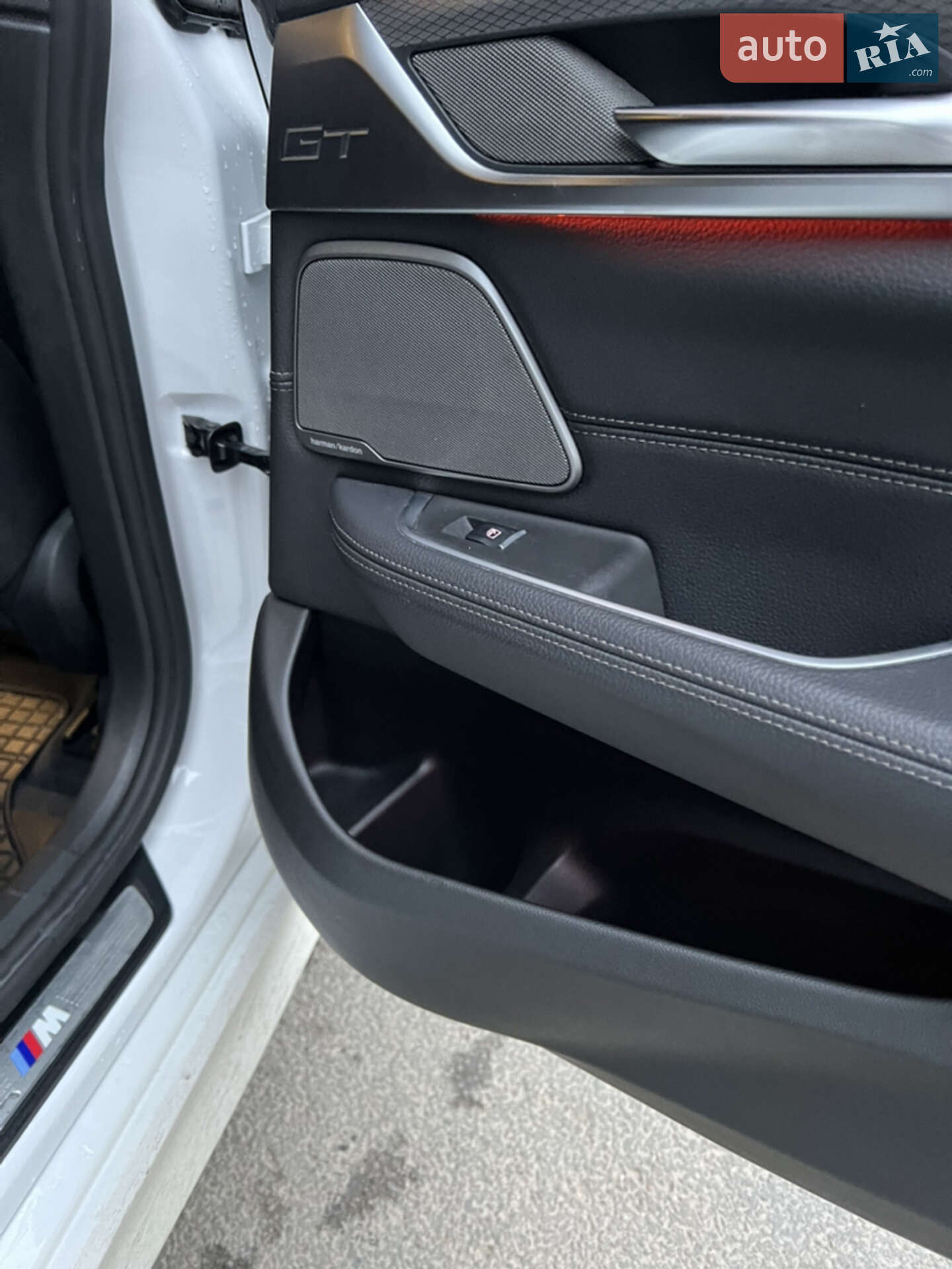 BMW 6 Series GT 2018 VIN WBAJW81060BK92822 фото оголошення 38 з 44