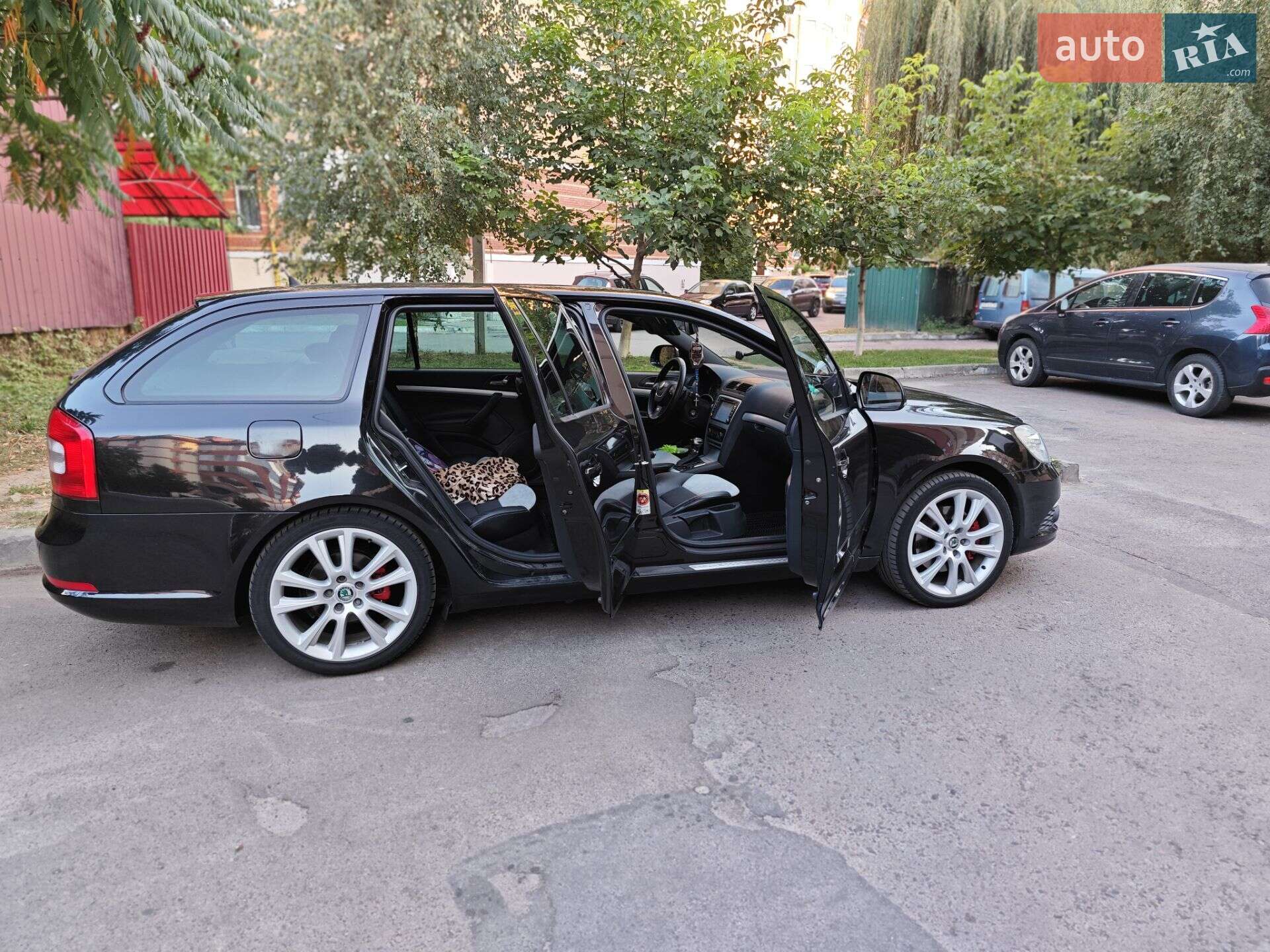 Skoda Octavia 2010 VIN TMBUH61Z4B2041264 фото оголошення 11 з 38