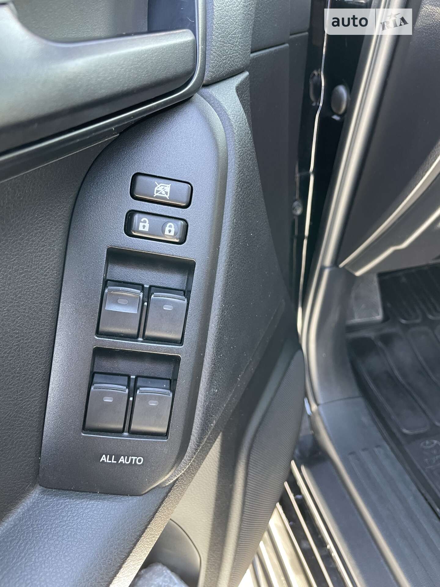 Toyota Land Cruiser Prado 2019 VIN JTEBX3FJ80K314534 фото оголошення 10 з 18