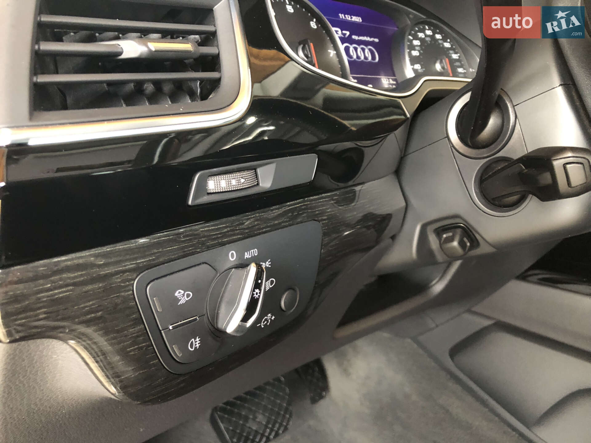 Audi Q7 2015 VIN WA1LAAF70HD000468 фото оголошення 7 з 43