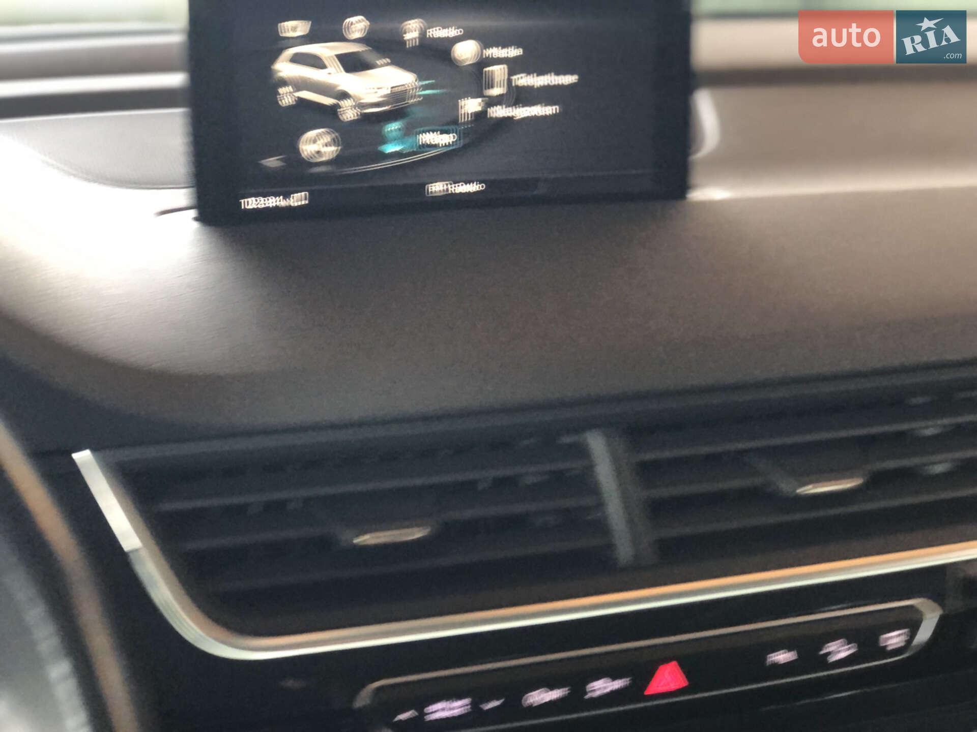 Audi Q7 2015 VIN WA1LAAF70HD000468 фото оголошення 12 з 43