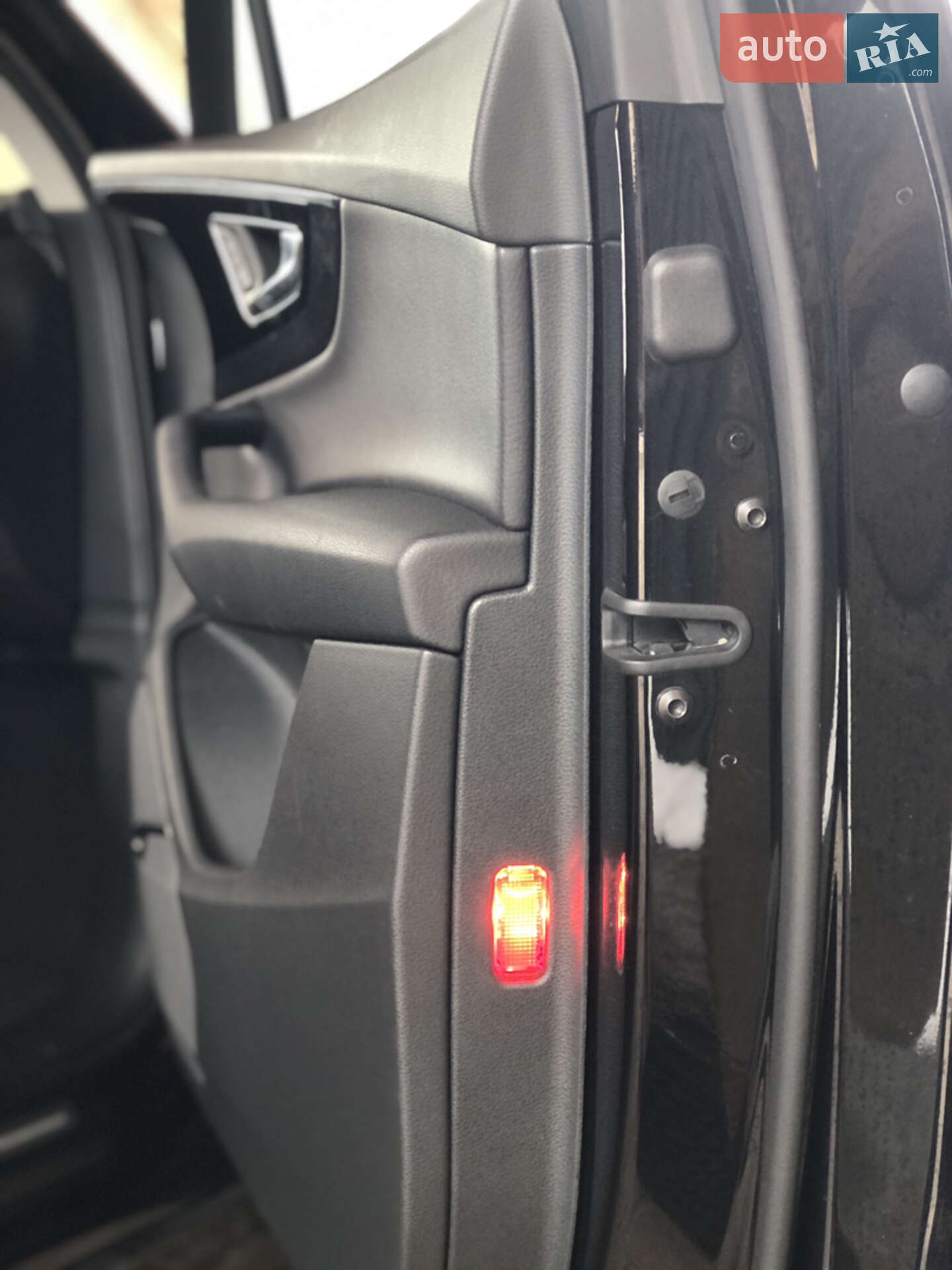 Audi Q7 2015 VIN WA1LAAF70HD000468 фото оголошення 14 з 43