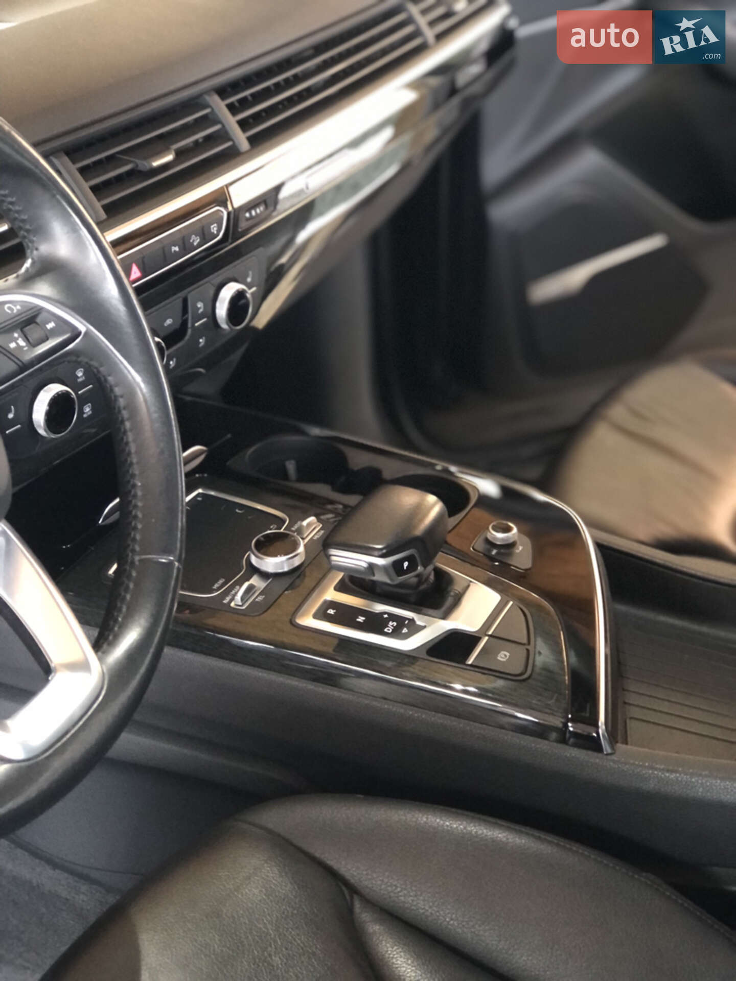 Audi Q7 2015 VIN WA1LAAF70HD000468 фото оголошення 28 з 43