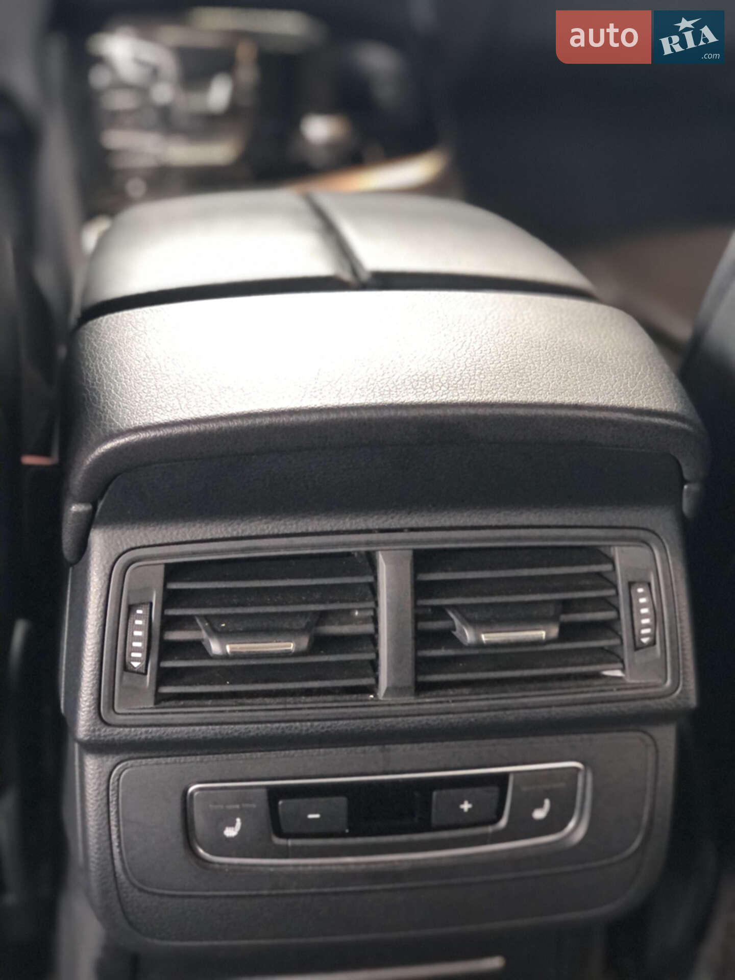 Audi Q7 2015 VIN WA1LAAF70HD000468 фото оголошення 29 з 43