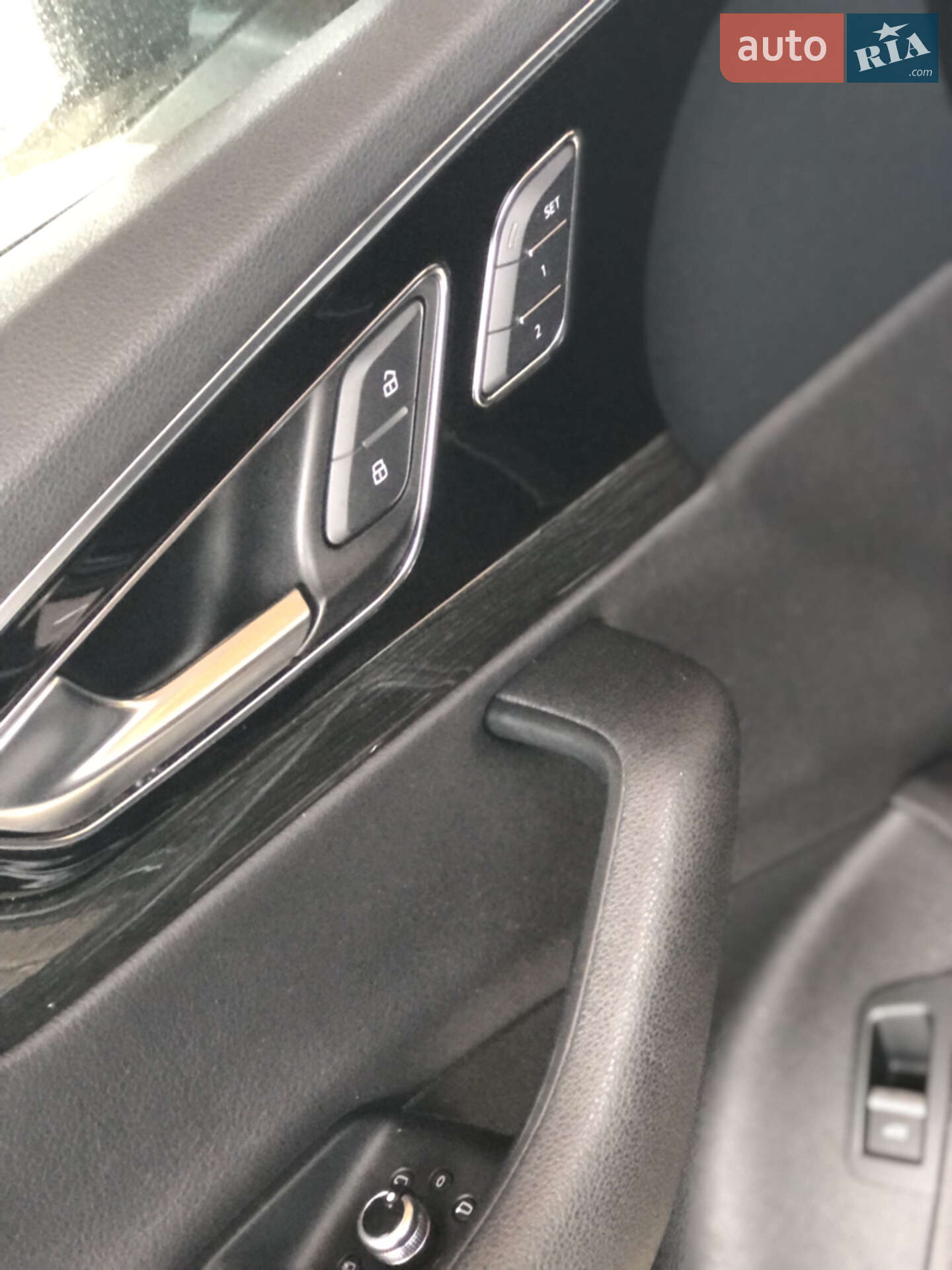 Audi Q7 2015 VIN WA1LAAF70HD000468 фото оголошення 32 з 43