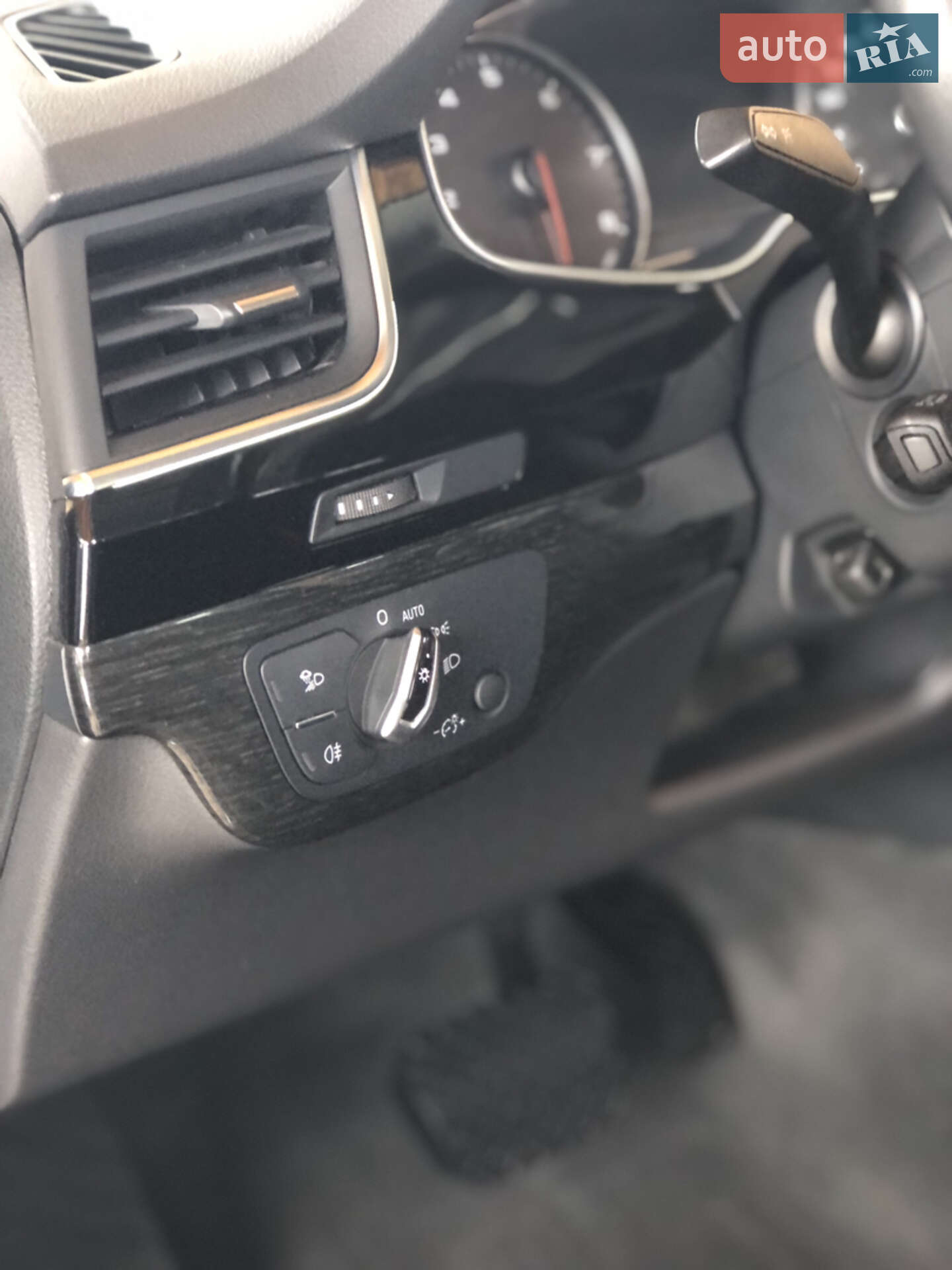 Audi Q7 2015 VIN WA1LAAF70HD000468 фото оголошення 33 з 43