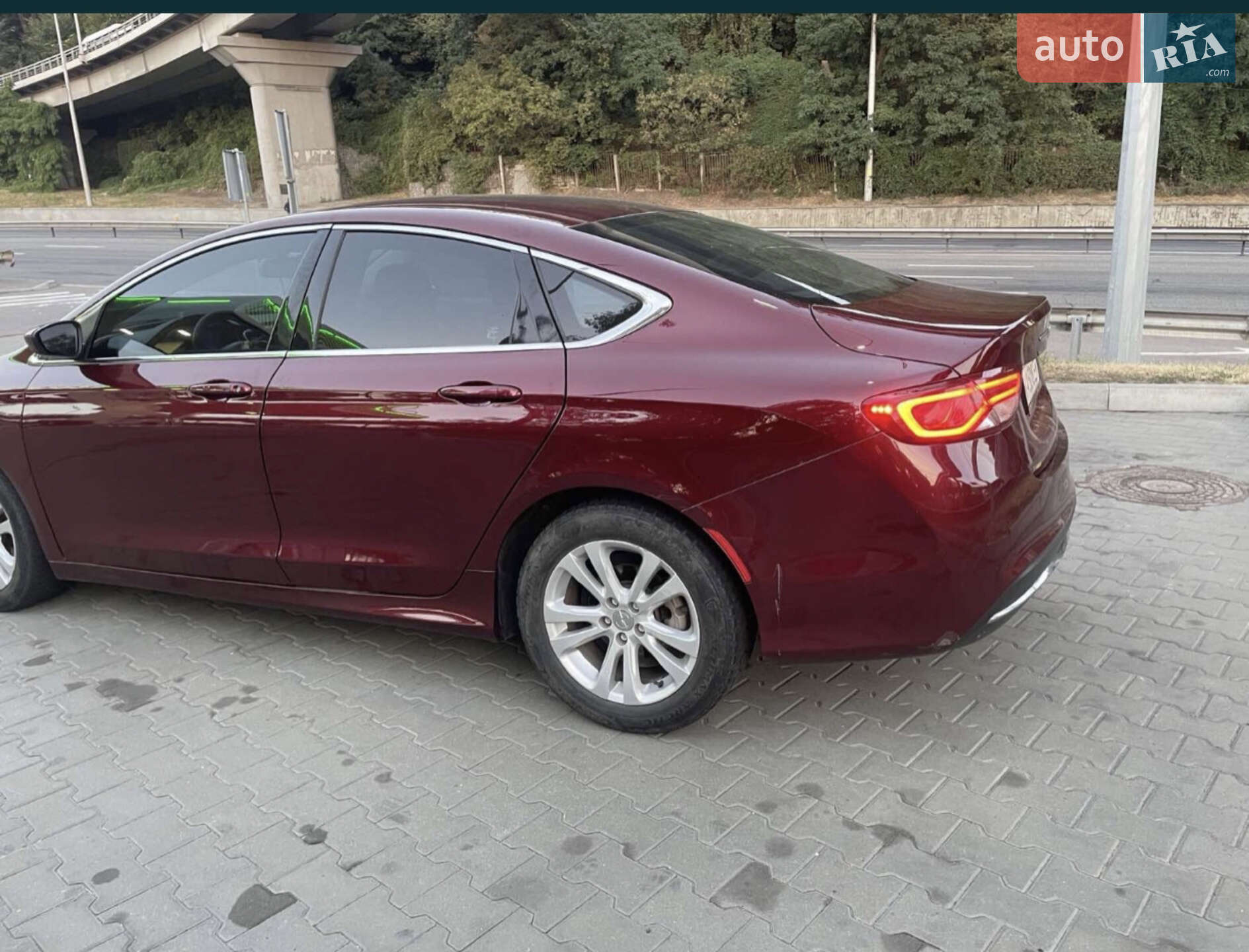 Chrysler 200 2015 VIN 1C3CCCAB5GN157739 фото оголошення 2 з 36