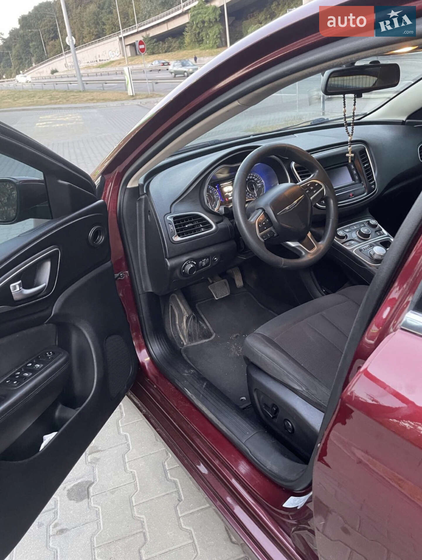 Chrysler 200 2015 VIN 1C3CCCAB5GN157739 фото оголошення 4 з 36