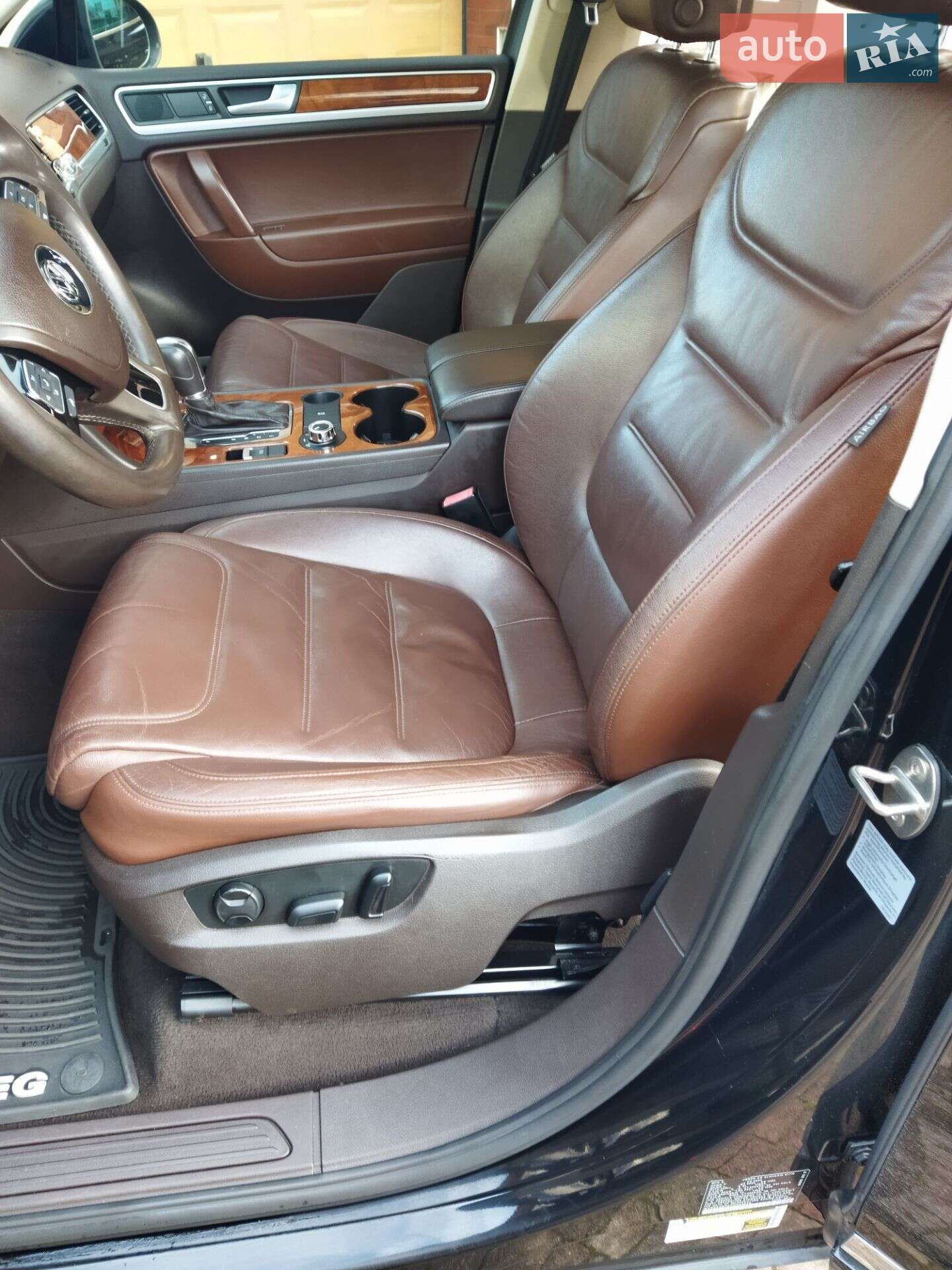 Volkswagen Touareg 2012 VIN WVGEK9BP2CD007829 фото оголошення 27 з 34