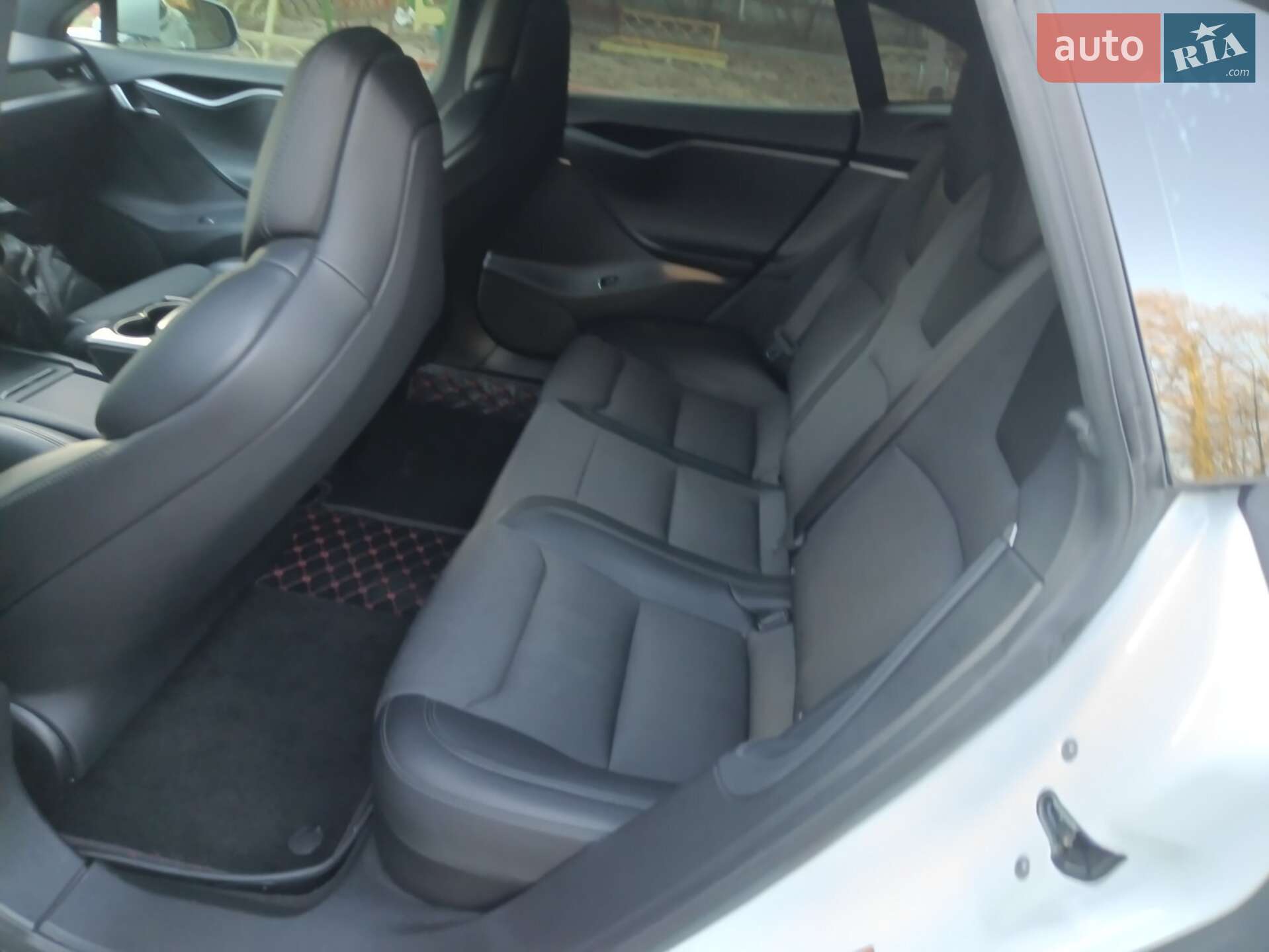 Tesla Model S 2018 VIN 5YJSA1E29JF281840 фото оголошення 3 з 21