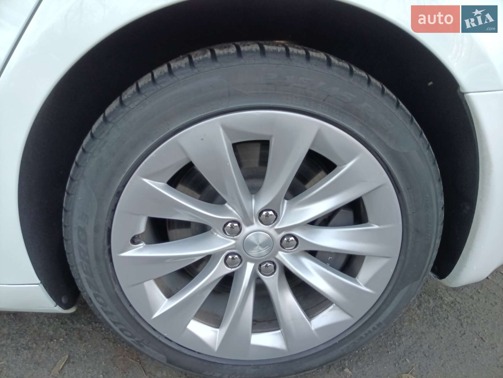 Tesla Model S 2018 VIN 5YJSA1E29JF281840 фото оголошення 8 з 21