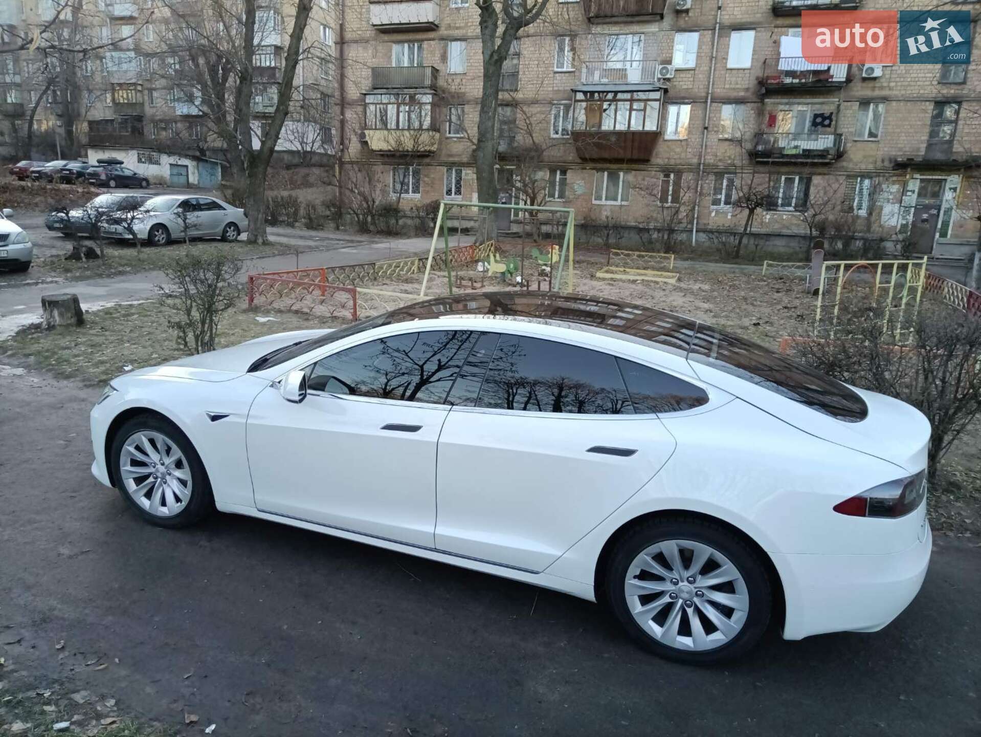 Tesla Model S 2018 VIN 5YJSA1E29JF281840 фото оголошення 11 з 21