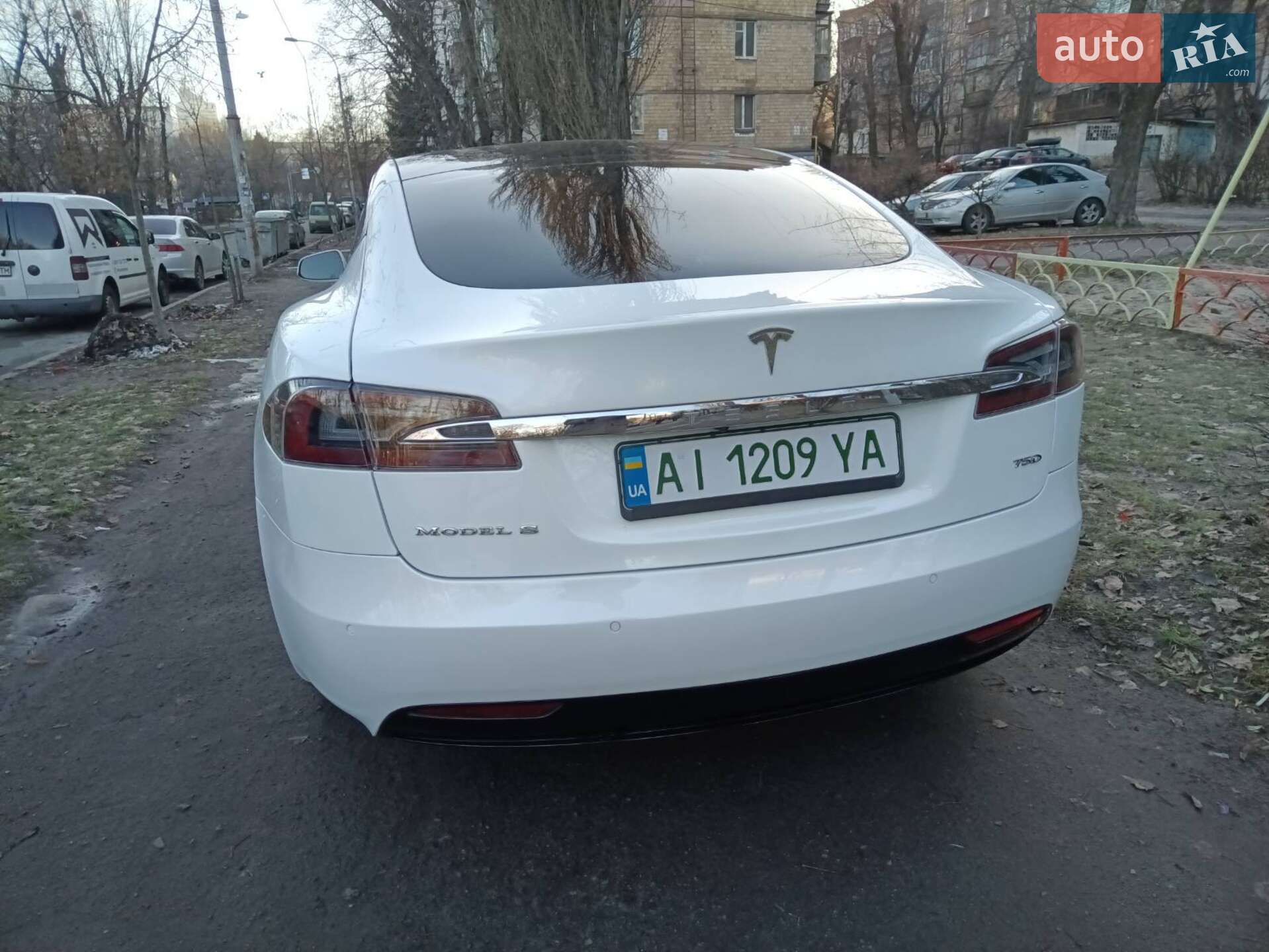 Tesla Model S 2018 VIN 5YJSA1E29JF281840 фото оголошення 17 з 21